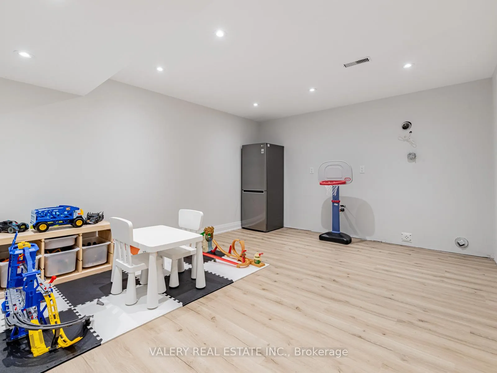 Photo 26 of 41 Chorus Crescent, Vaughan, Kleinburg — HOMEH