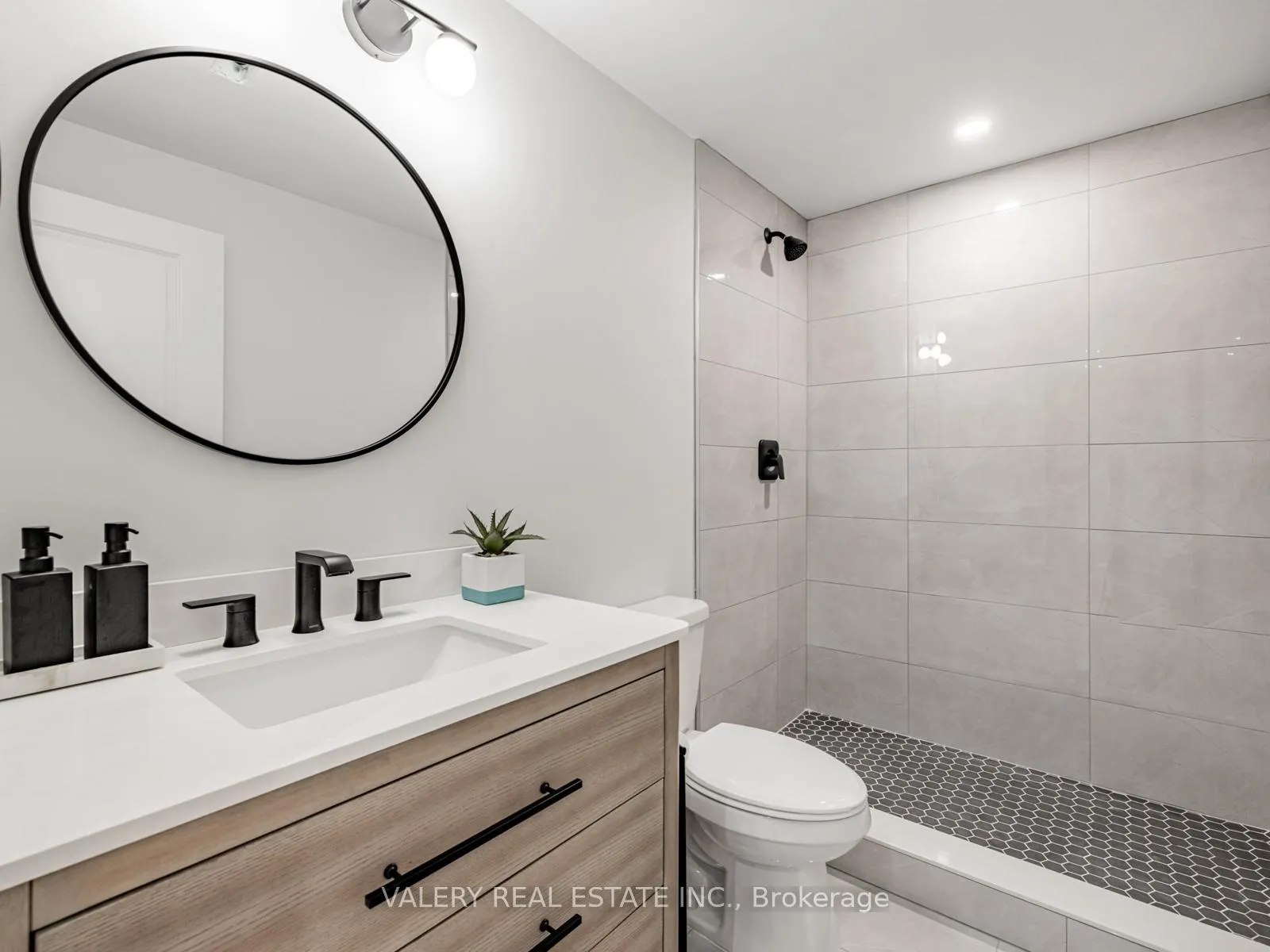 Photo 27 of 41 Chorus Crescent, Vaughan, Kleinburg — HOMEH