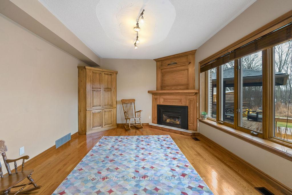 Photo 11 of 116 Greenfield Park, Belleville, Thurlow Ward — HOMEH