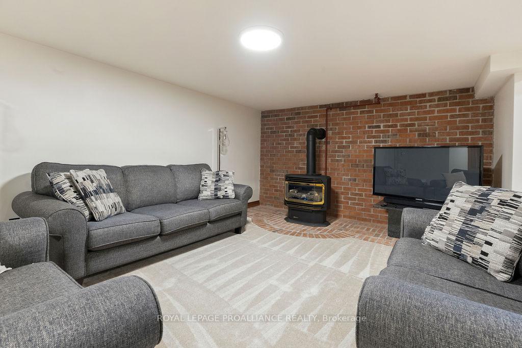 Photo 30 of 116 Greenfield Park, Belleville, Thurlow Ward — HOMEH