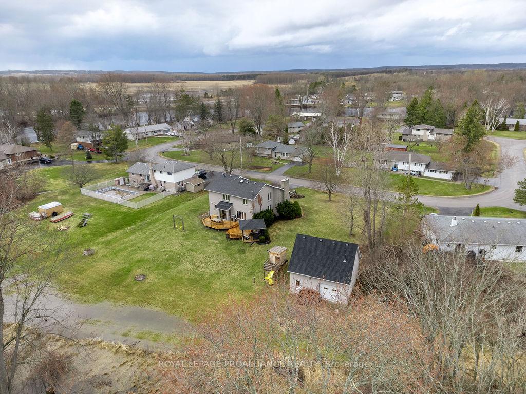 Photo 37 of 116 Greenfield Park, Belleville, Thurlow Ward — HOMEH
