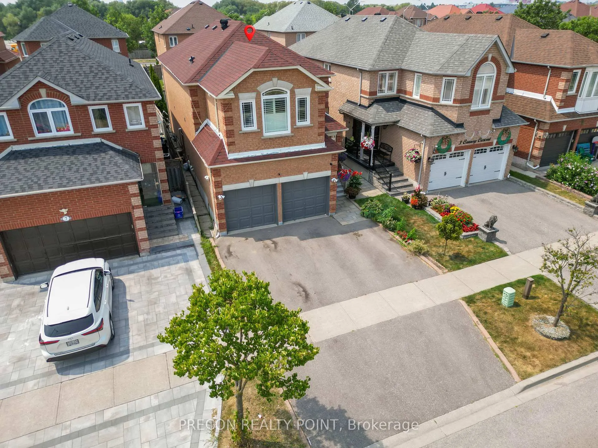Photo 2 of 5 Connery Crescent, Markham, Middlefield — HOMEH