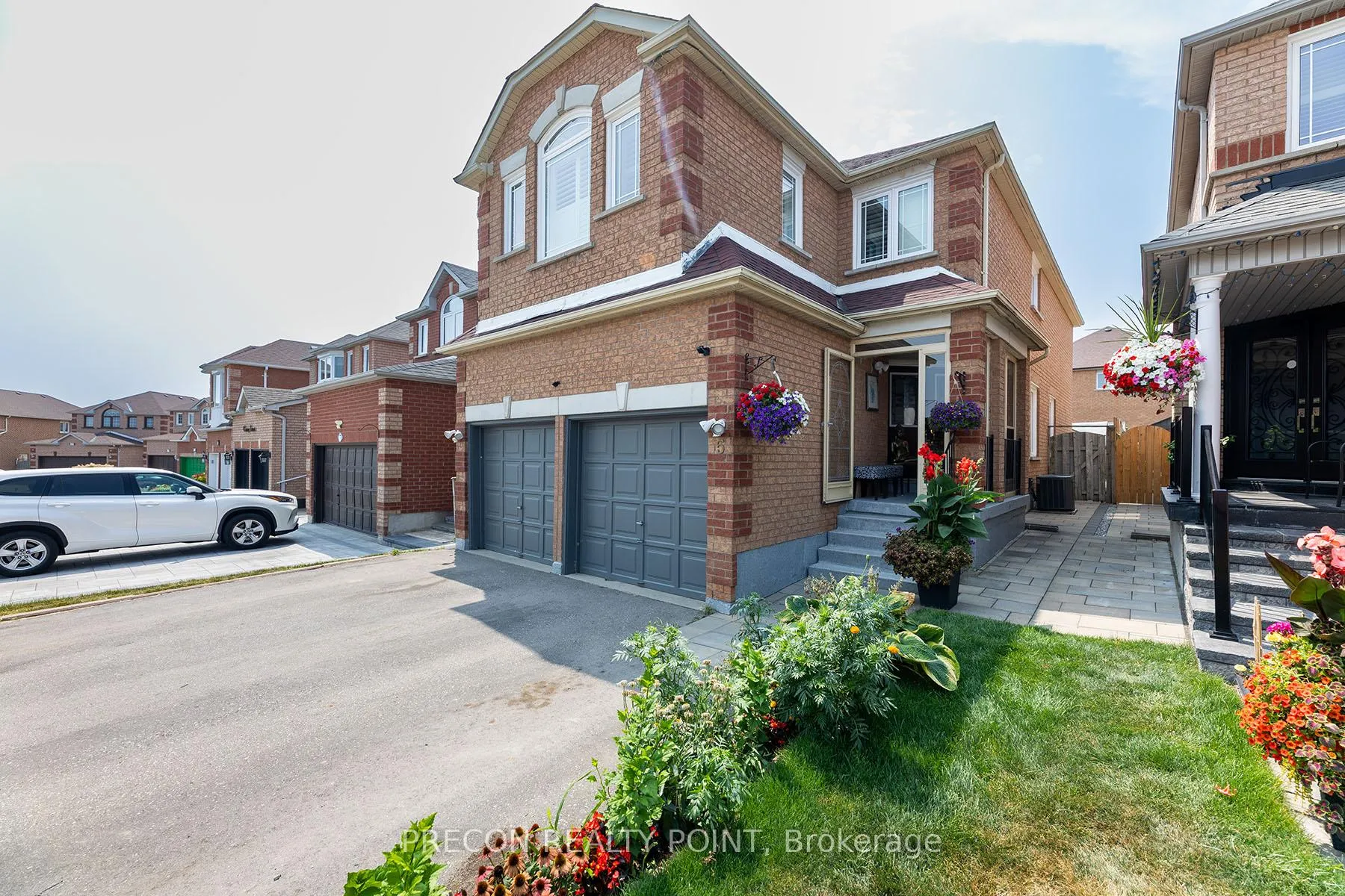 Photo 3 of 5 Connery Crescent, Markham, Middlefield — HOMEH