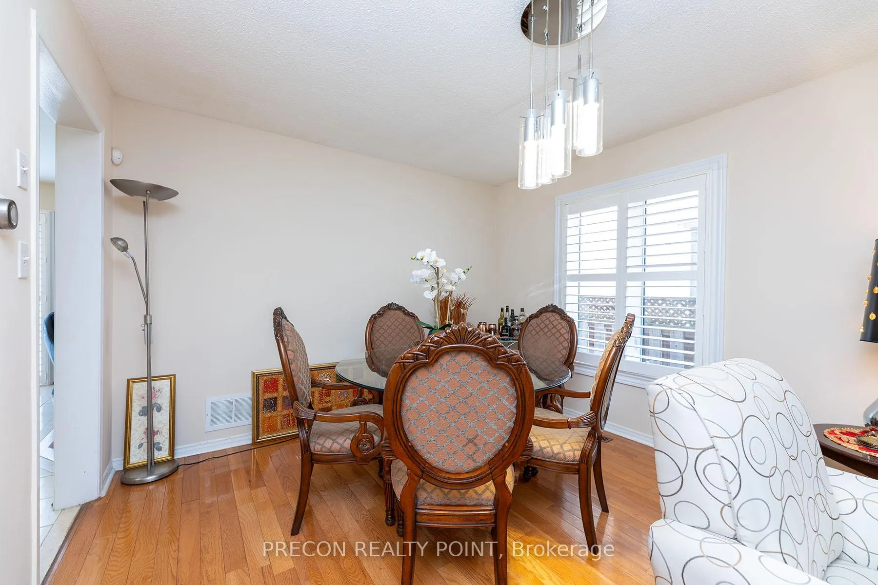 Photo 8 of 5 Connery Crescent, Markham, Middlefield — HOMEH
