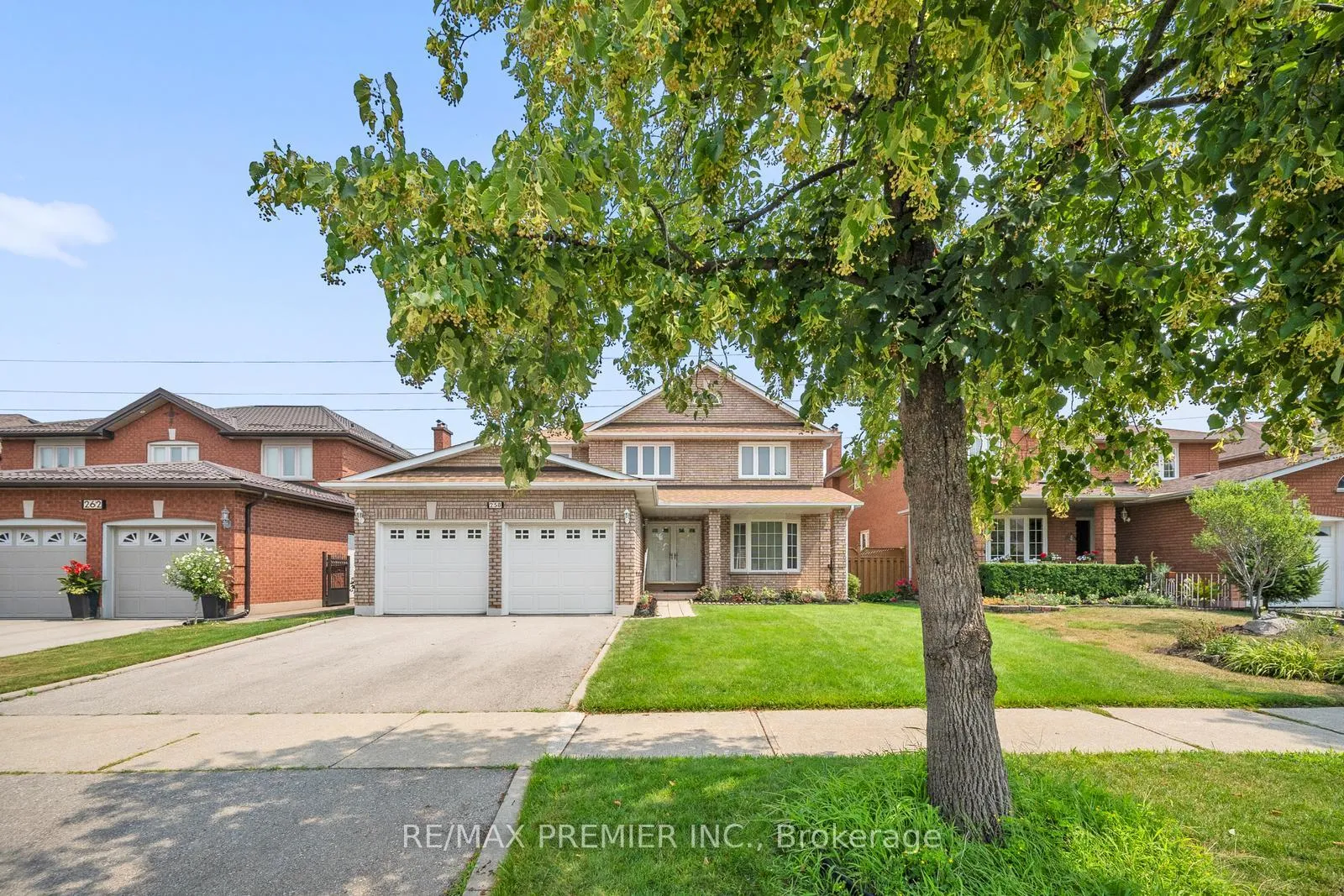 Photo 2 of 258 Mapes Avenue, Vaughan, West Woodbridge — HOMEH