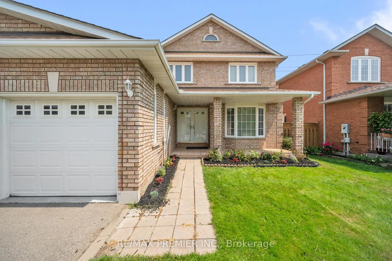 Photo 3 of 258 Mapes Avenue, Vaughan, West Woodbridge — HOMEH