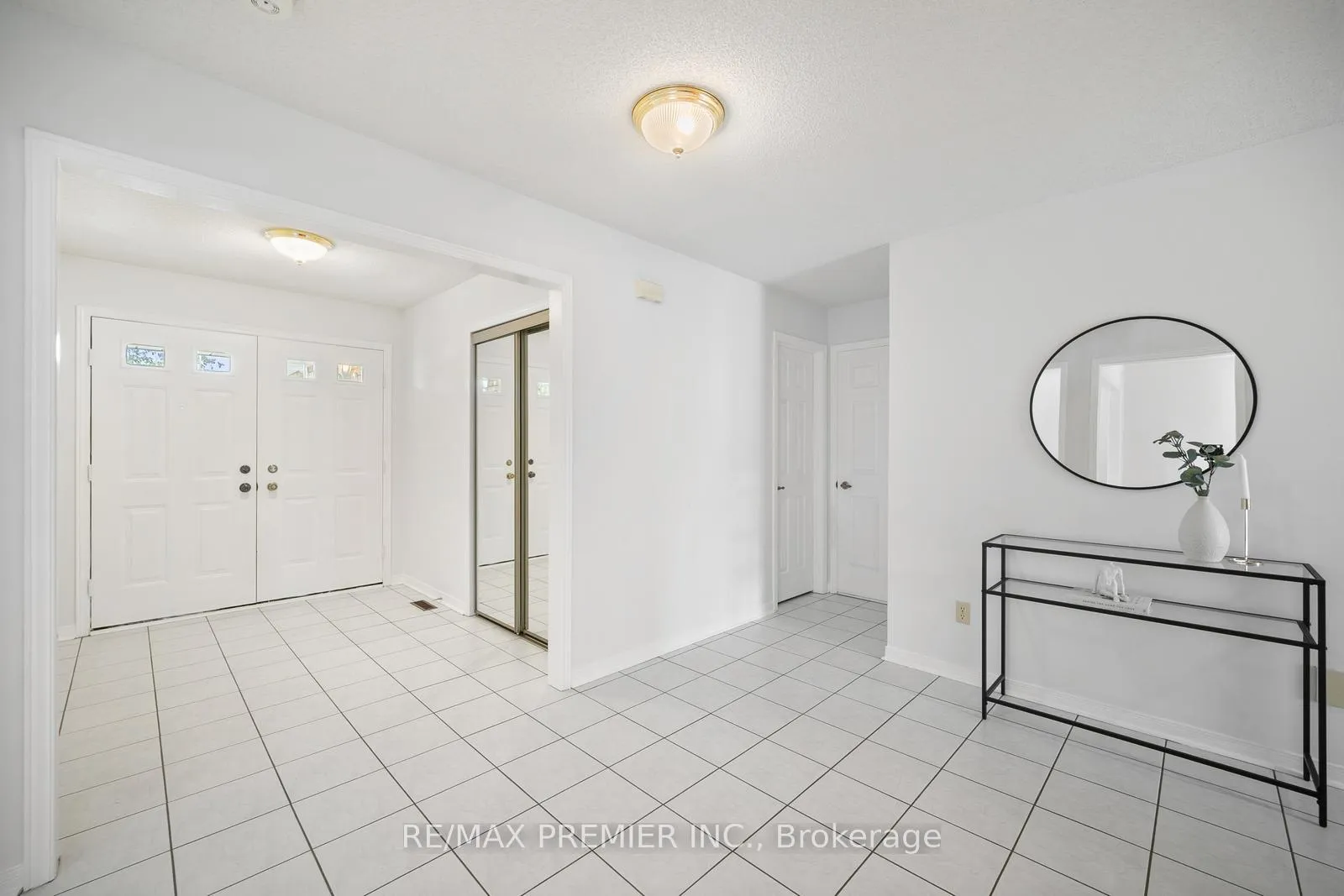 Photo 4 of 258 Mapes Avenue, Vaughan, West Woodbridge — HOMEH