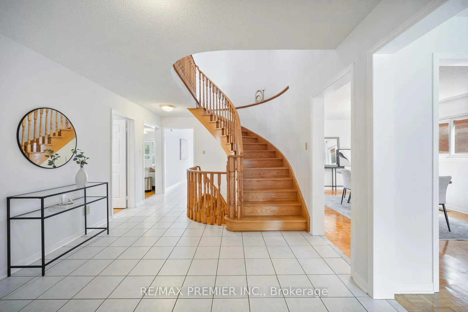 Photo 6 of 258 Mapes Avenue, Vaughan, West Woodbridge — HOMEH