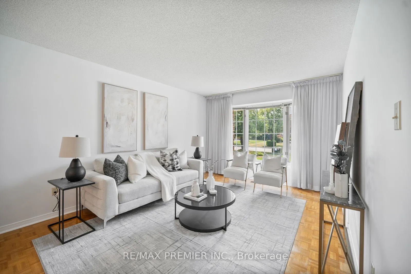 Photo 7 of 258 Mapes Avenue, Vaughan, West Woodbridge — HOMEH