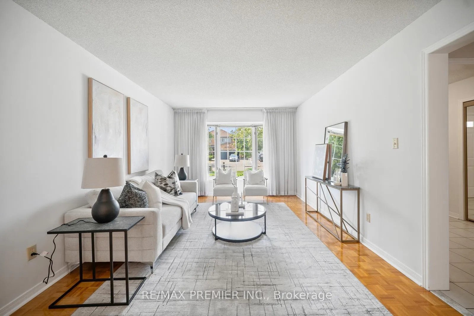 Photo 8 of 258 Mapes Avenue, Vaughan, West Woodbridge — HOMEH