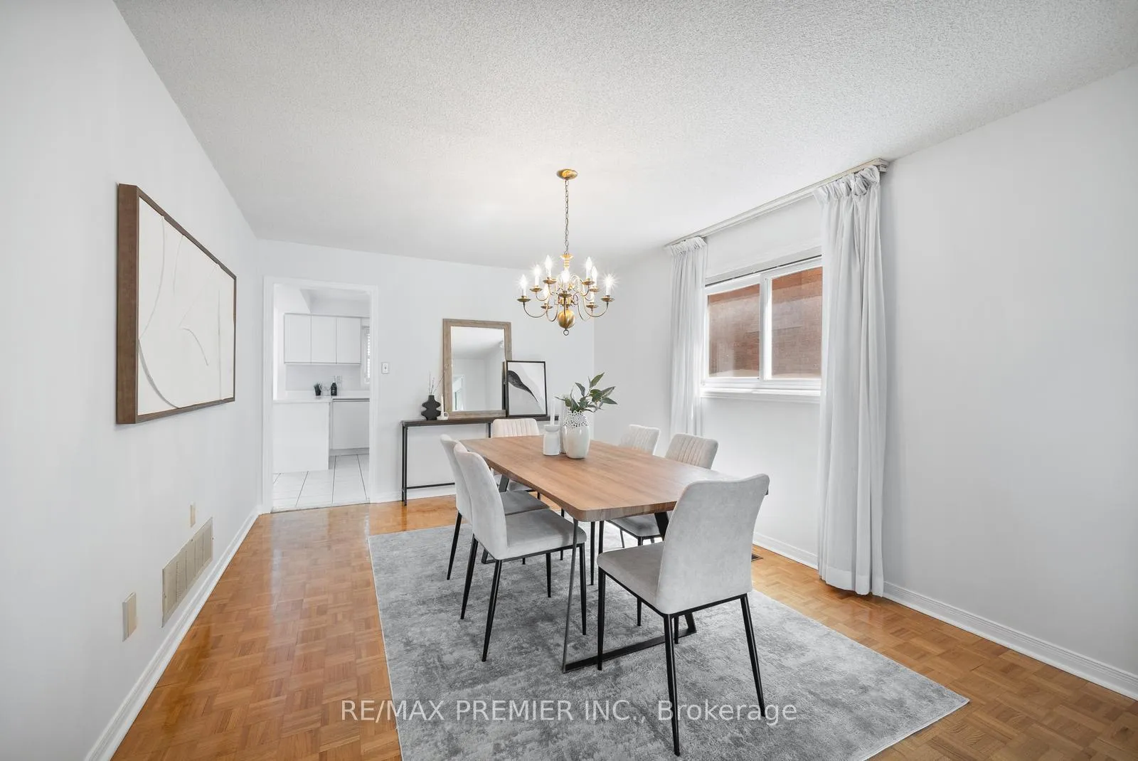 Photo 10 of 258 Mapes Avenue, Vaughan, West Woodbridge — HOMEH
