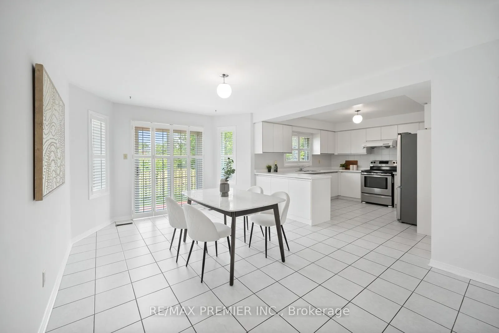 Photo 11 of 258 Mapes Avenue, Vaughan, West Woodbridge — HOMEH