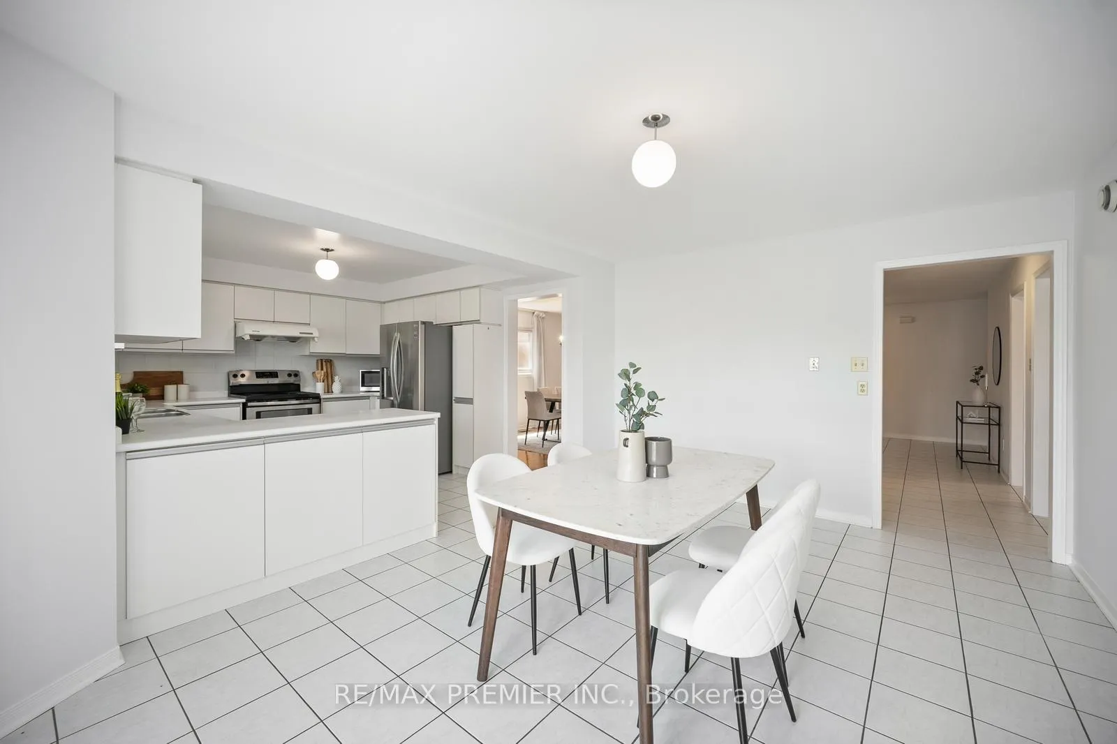Photo 12 of 258 Mapes Avenue, Vaughan, West Woodbridge — HOMEH