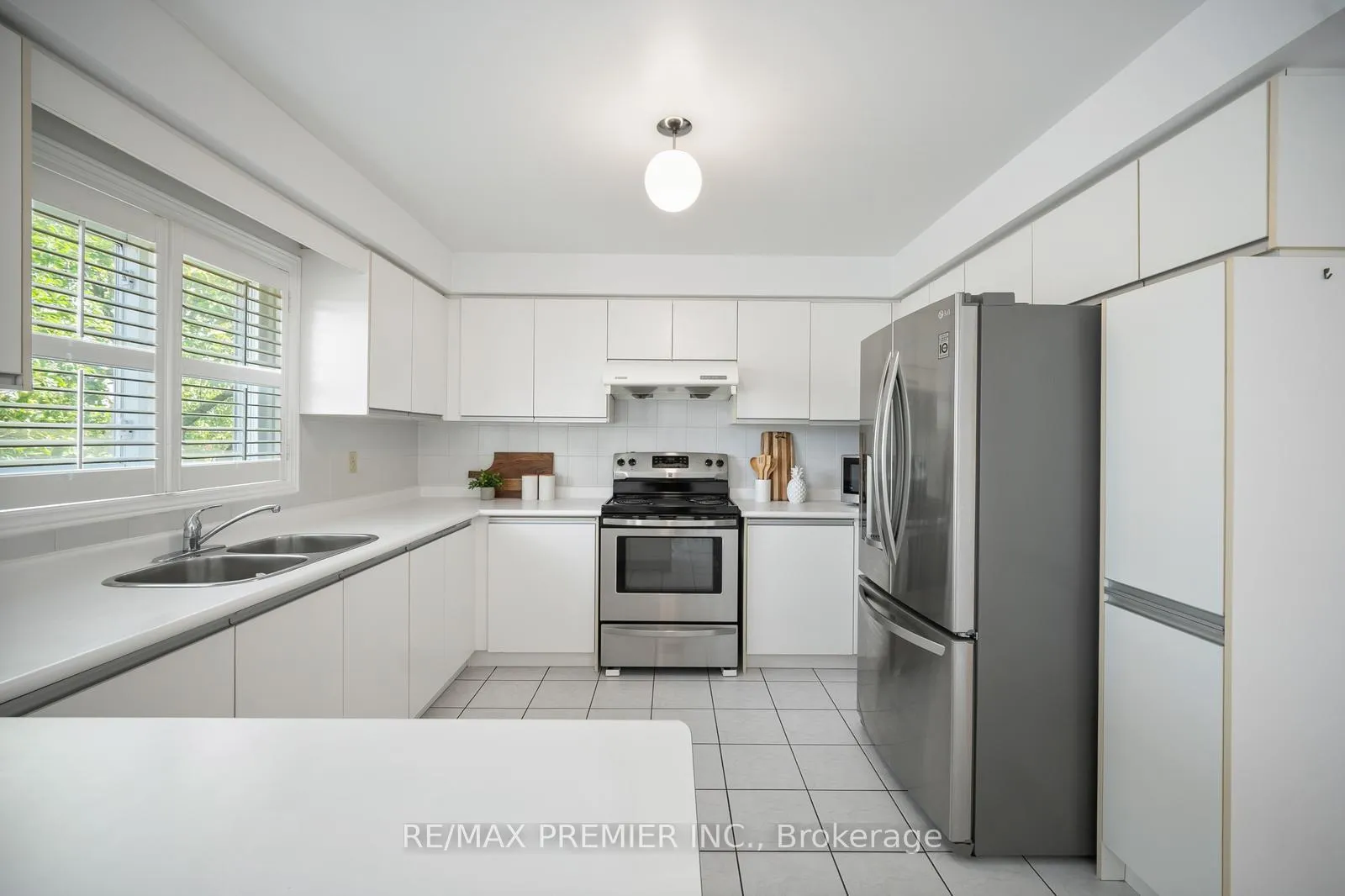 Photo 13 of 258 Mapes Avenue, Vaughan, West Woodbridge — HOMEH