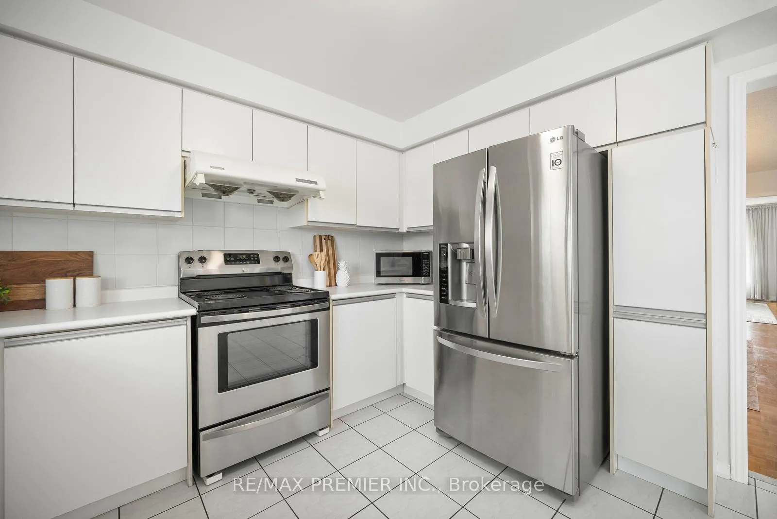 Photo 14 of 258 Mapes Avenue, Vaughan, West Woodbridge — HOMEH