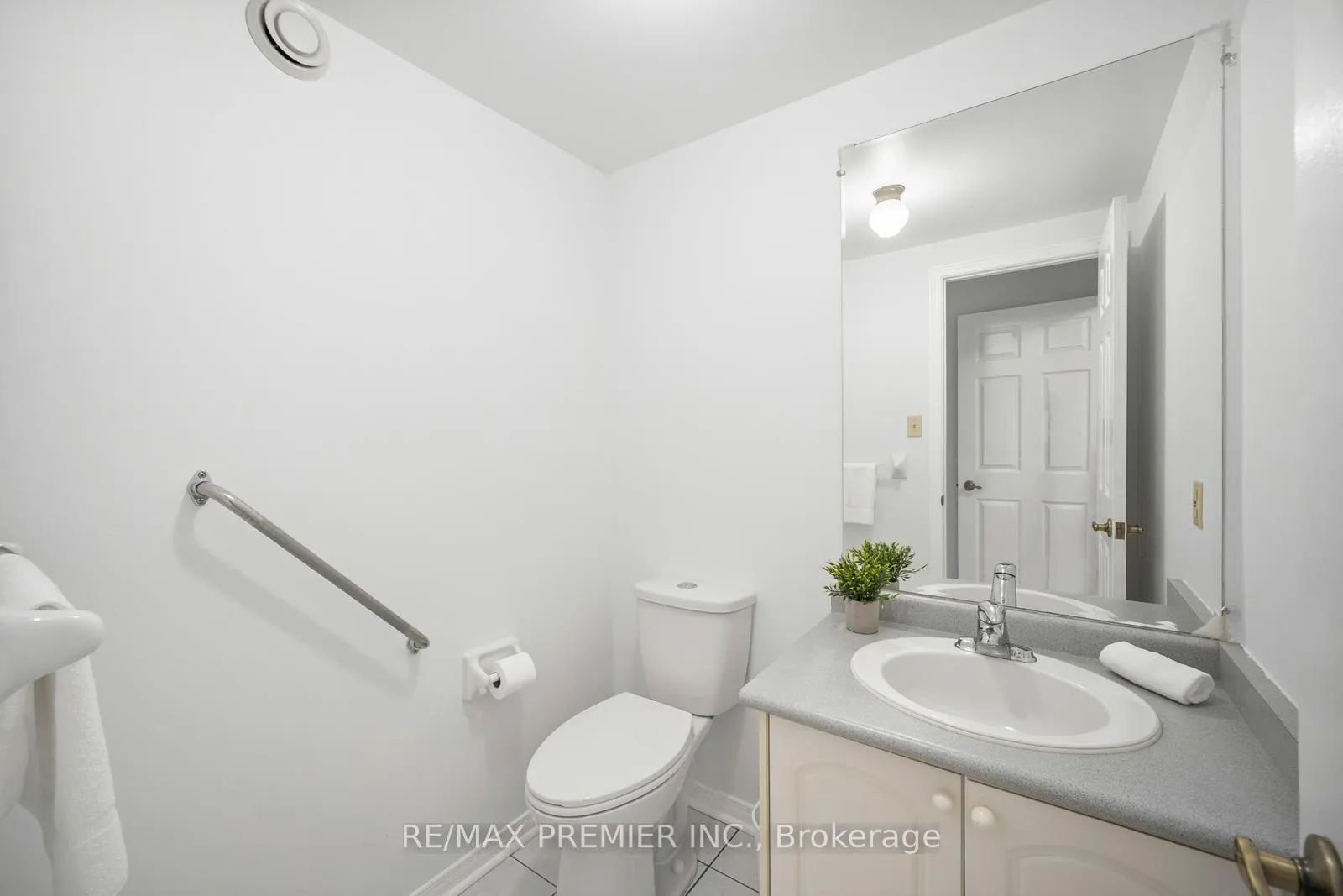 Photo 18 of 258 Mapes Avenue, Vaughan, West Woodbridge — HOMEH