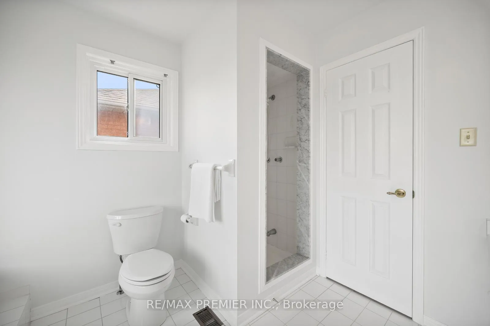Photo 25 of 258 Mapes Avenue, Vaughan, West Woodbridge — HOMEH