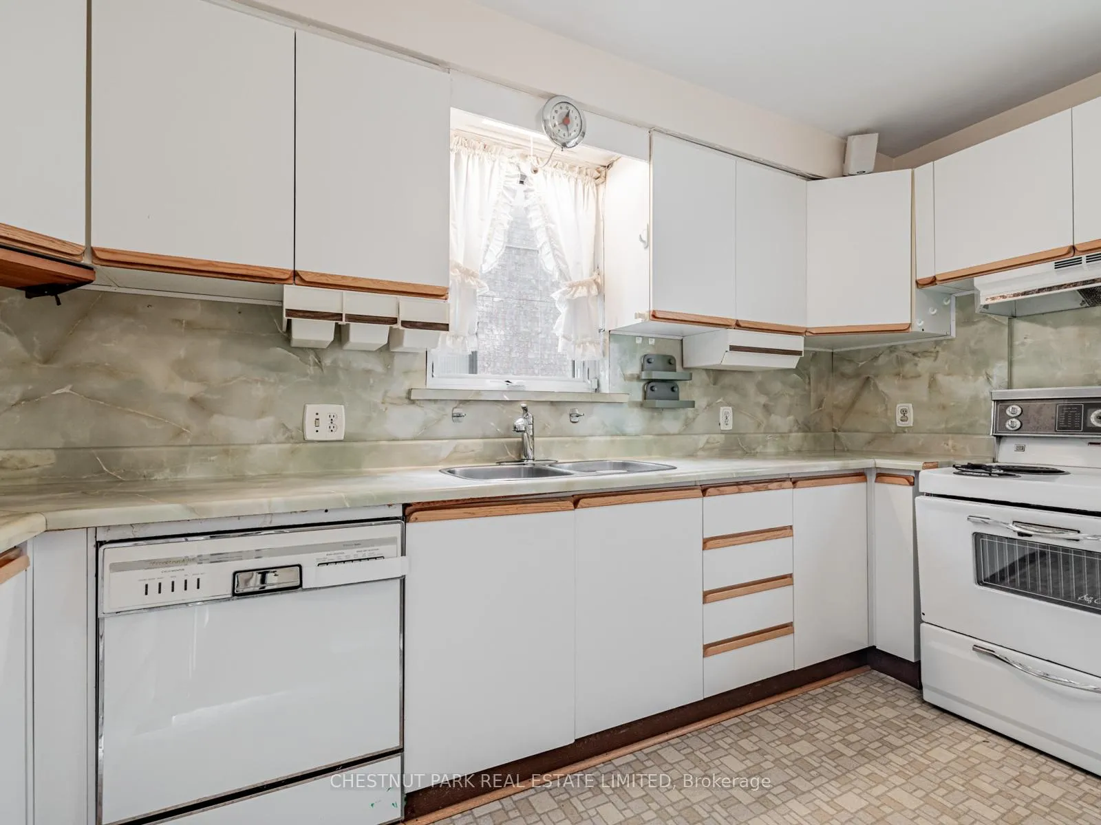 Photo 12 of 67 Viewmount Avenue, Toronto, Englemount-Lawrence — HOMEH