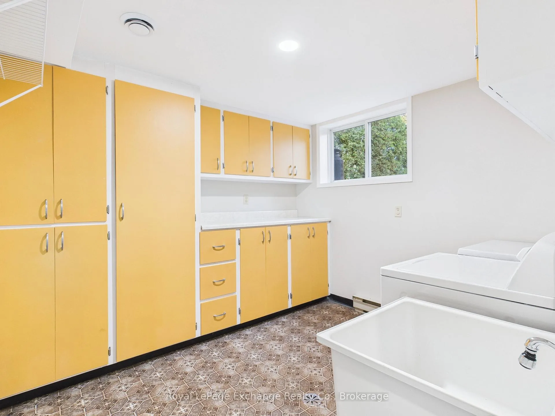 Photo 16 of 423 Adelaide Street, Kincardine — HOMEH