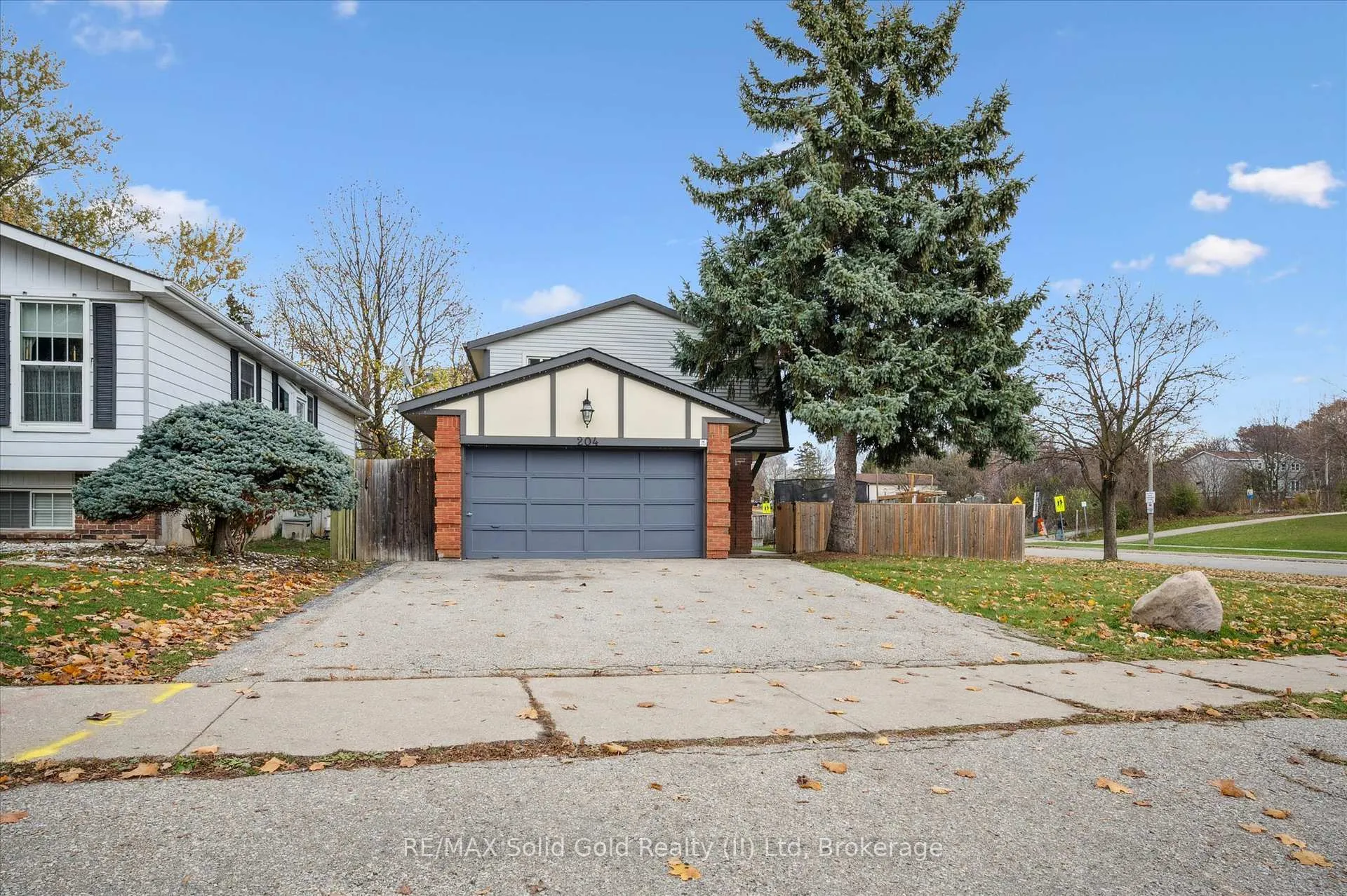 Photo 2 of 204 Country Hill Drive, Kitchener — HOMEH