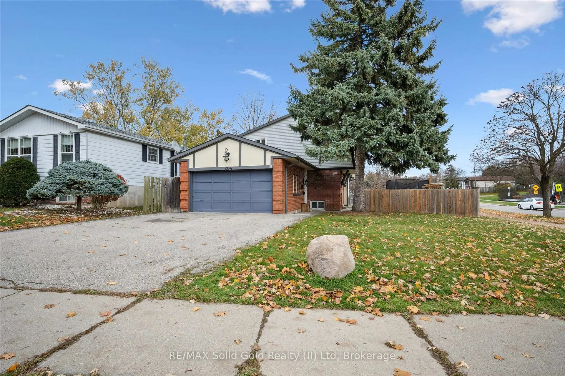 Photo 3 of 204 Country Hill Drive, Kitchener — HOMEH