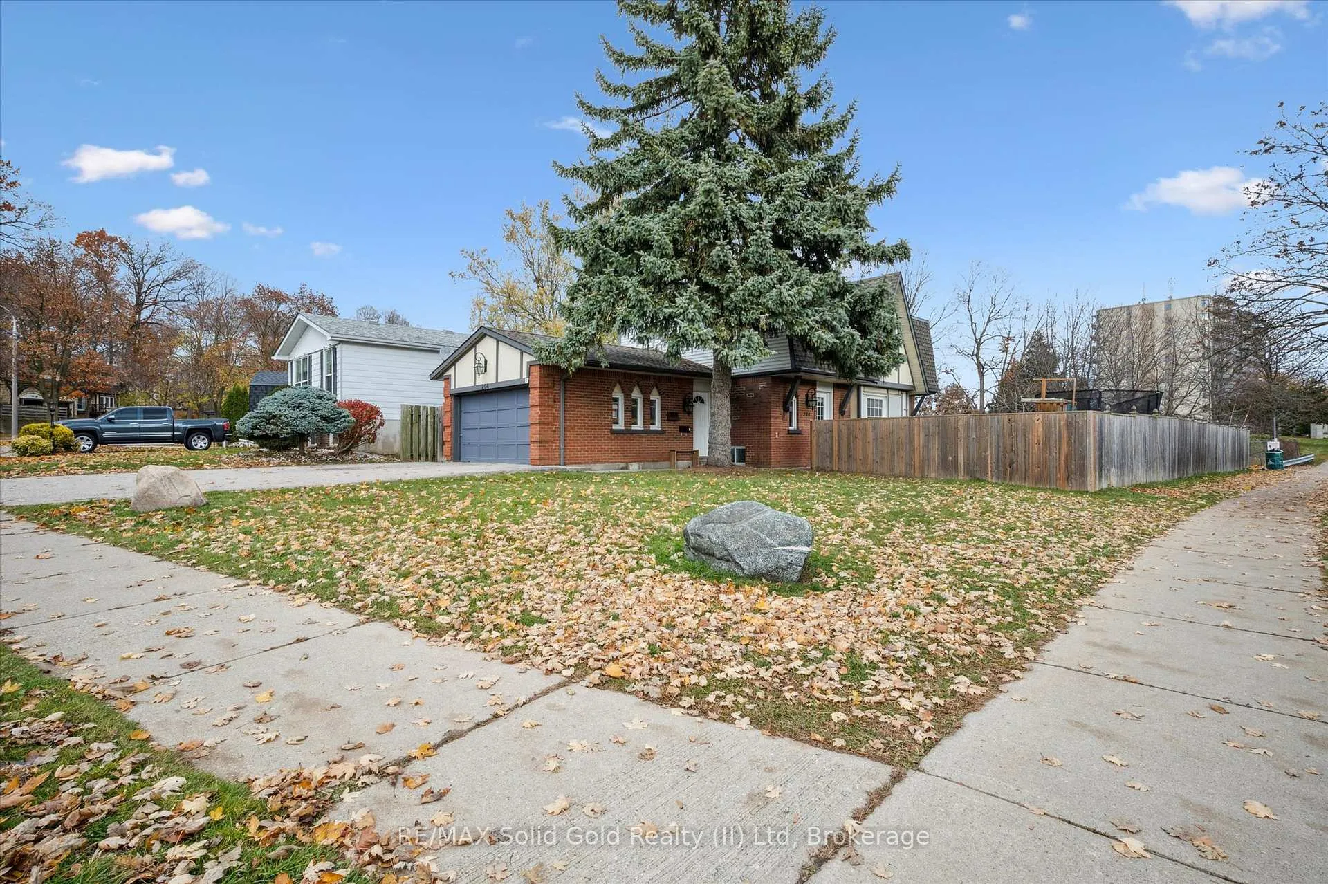 Photo 4 of 204 Country Hill Drive, Kitchener — HOMEH