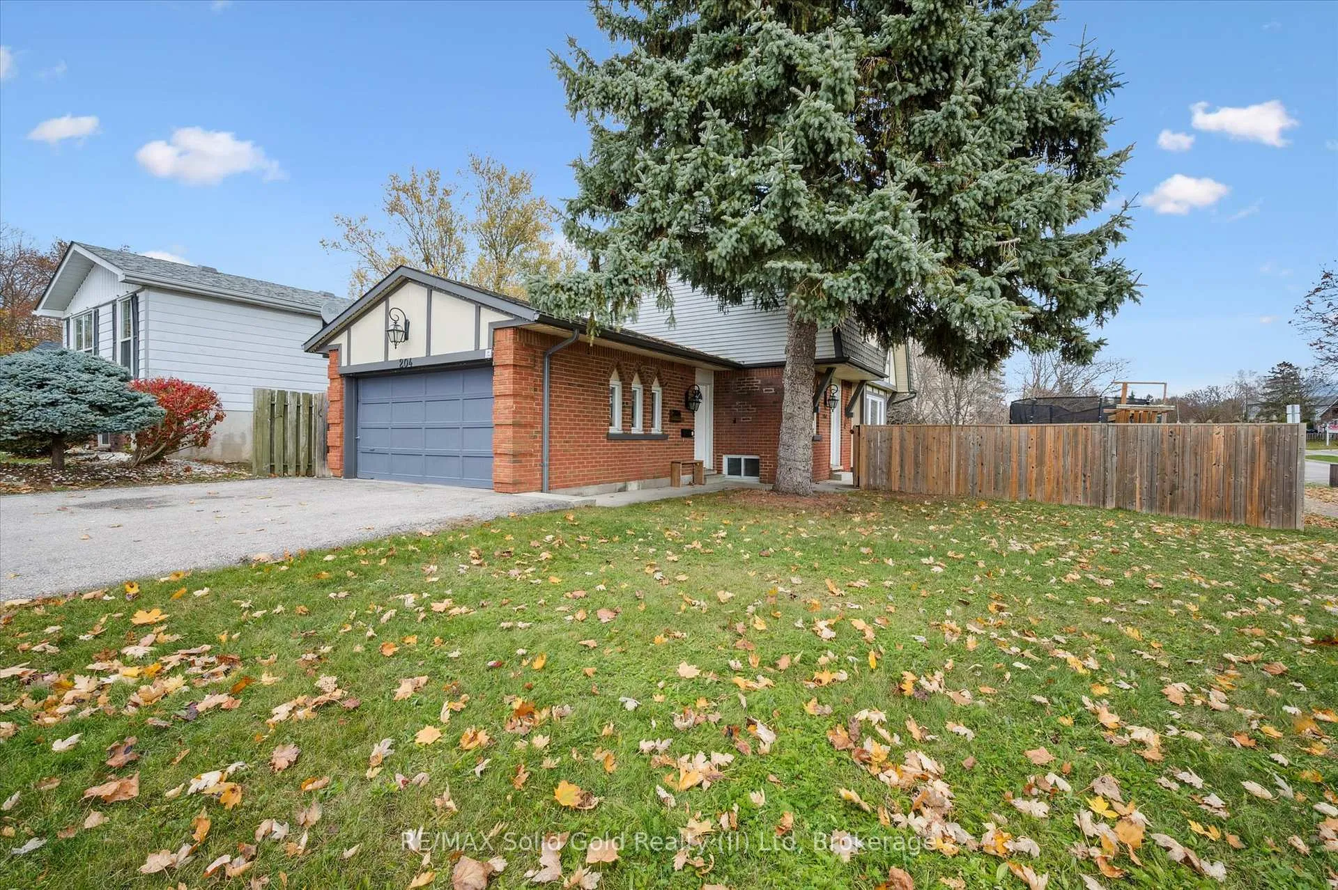Photo 5 of 204 Country Hill Drive, Kitchener — HOMEH