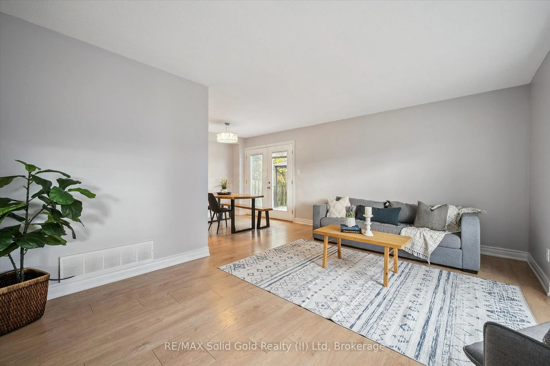 Photo 9 of 204 Country Hill Drive, Kitchener — HOMEH