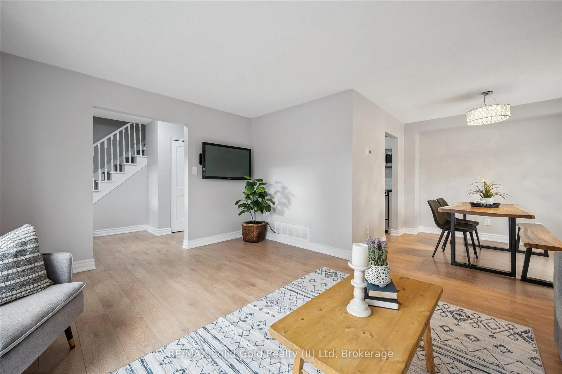 Photo 10 of 204 Country Hill Drive, Kitchener — HOMEH