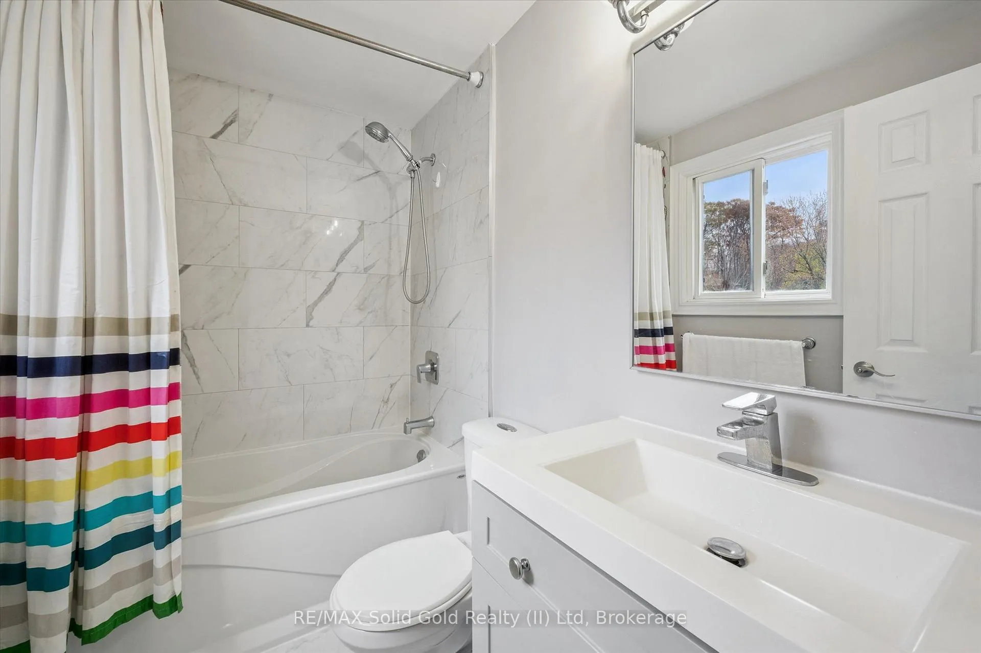 Photo 18 of 204 Country Hill Drive, Kitchener — HOMEH