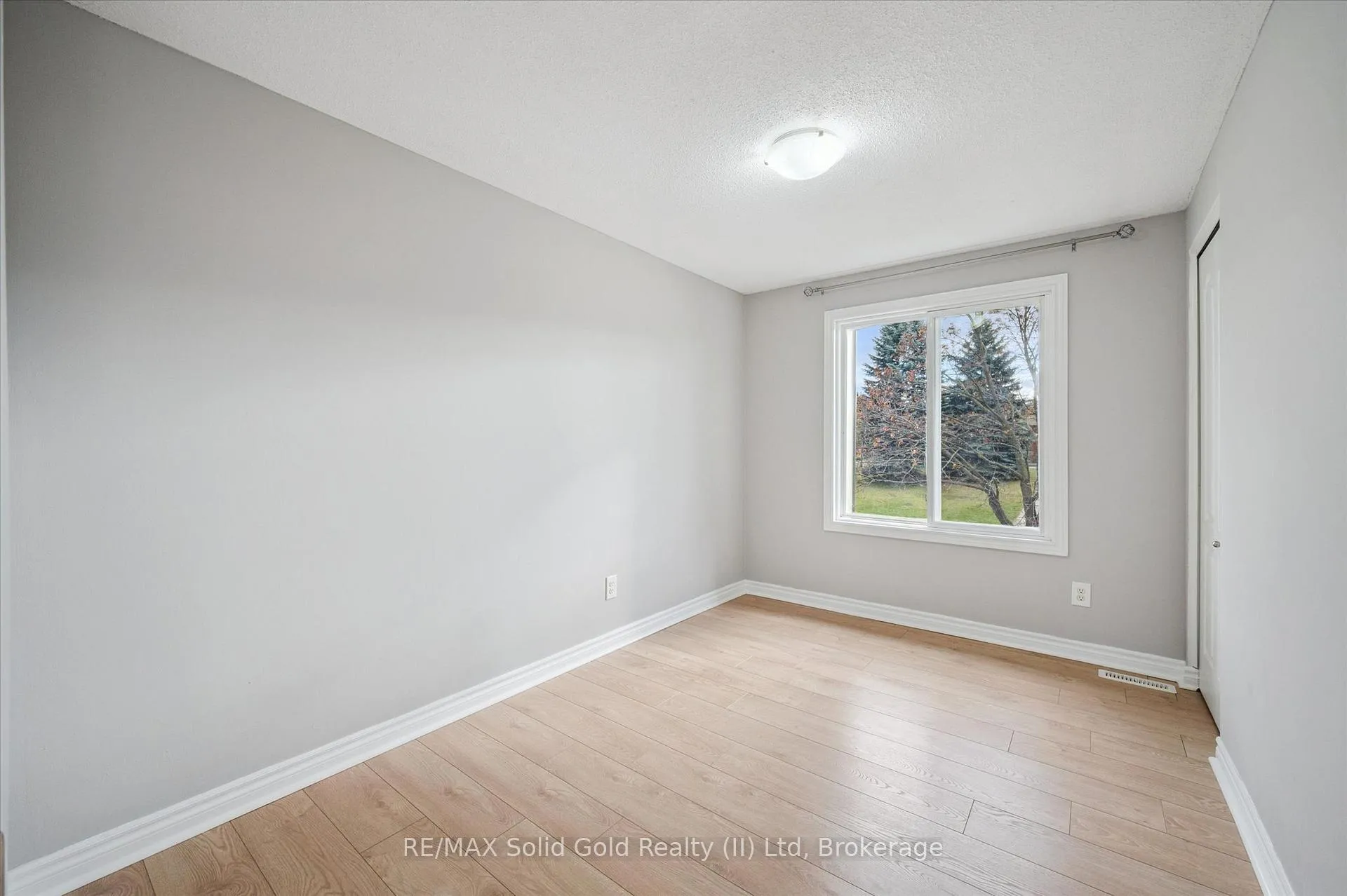 Photo 19 of 204 Country Hill Drive, Kitchener — HOMEH