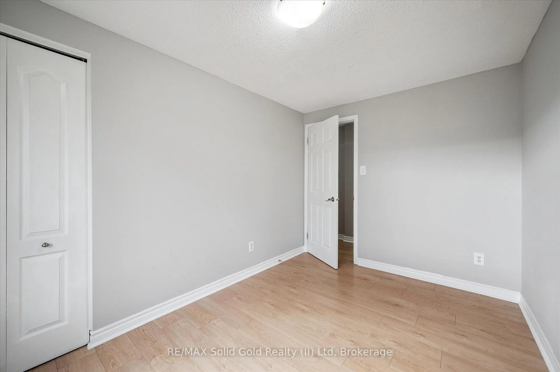 Photo 20 of 204 Country Hill Drive, Kitchener — HOMEH