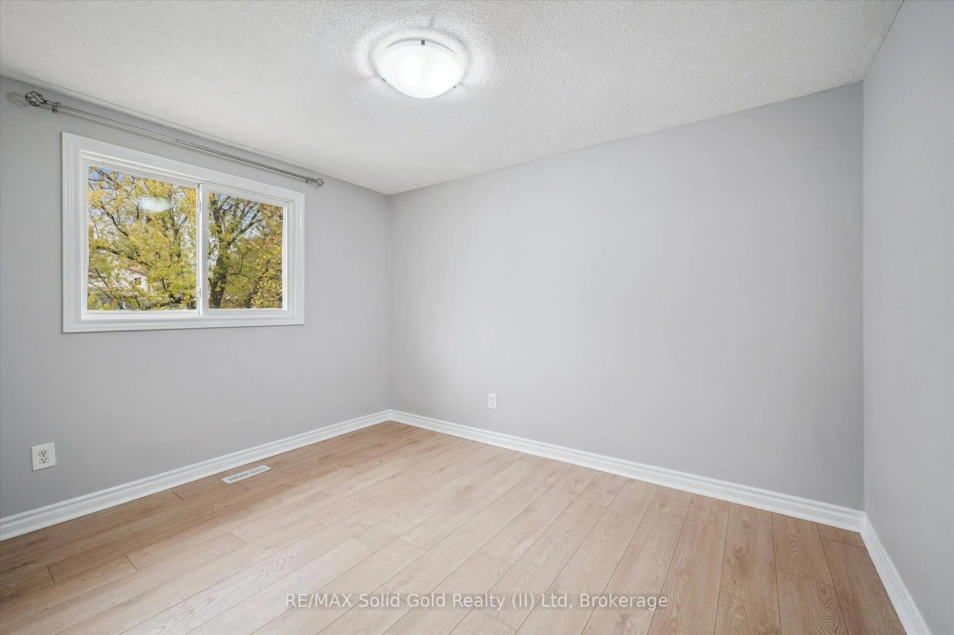 Photo 23 of 204 Country Hill Drive, Kitchener — HOMEH
