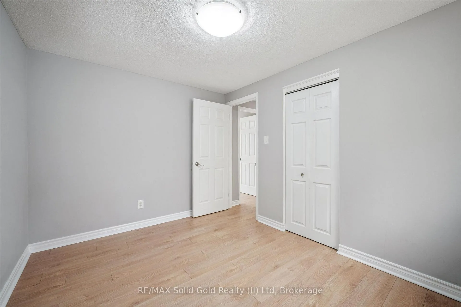 Photo 24 of 204 Country Hill Drive, Kitchener — HOMEH