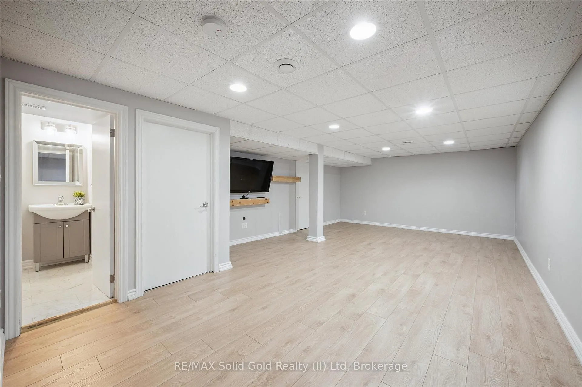 Photo 27 of 204 Country Hill Drive, Kitchener — HOMEH
