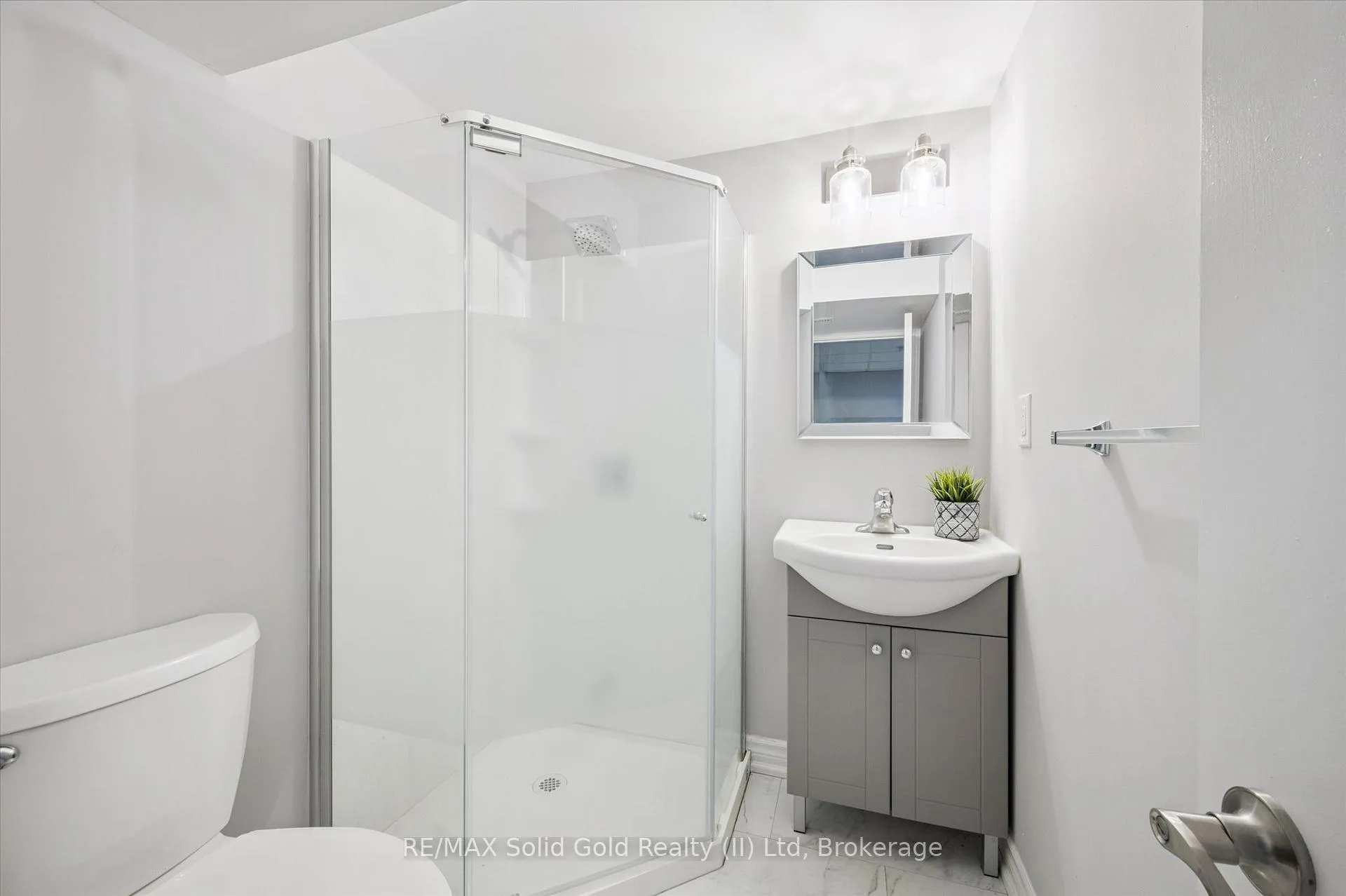 Photo 29 of 204 Country Hill Drive, Kitchener — HOMEH