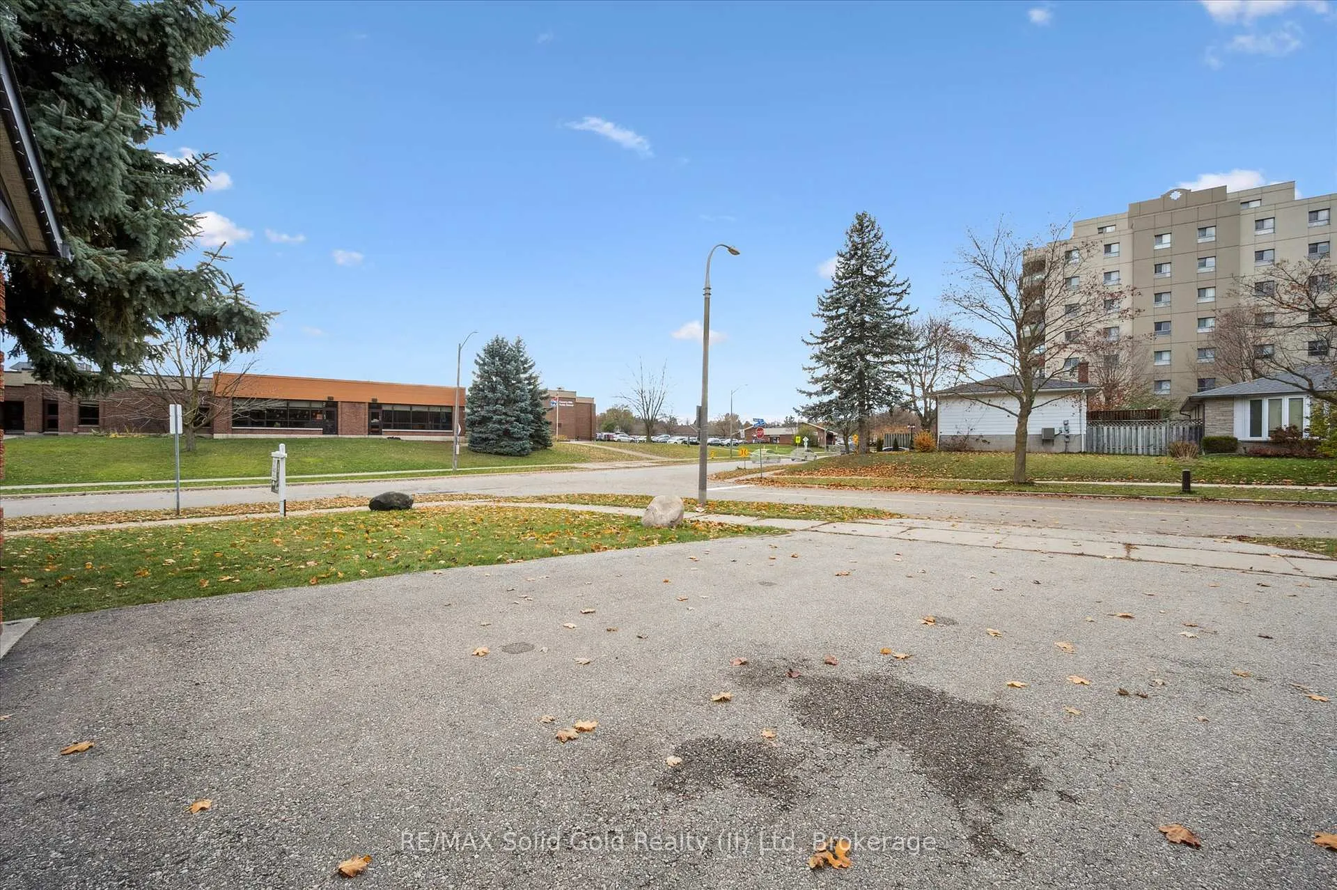 Photo 31 of 204 Country Hill Drive, Kitchener — HOMEH