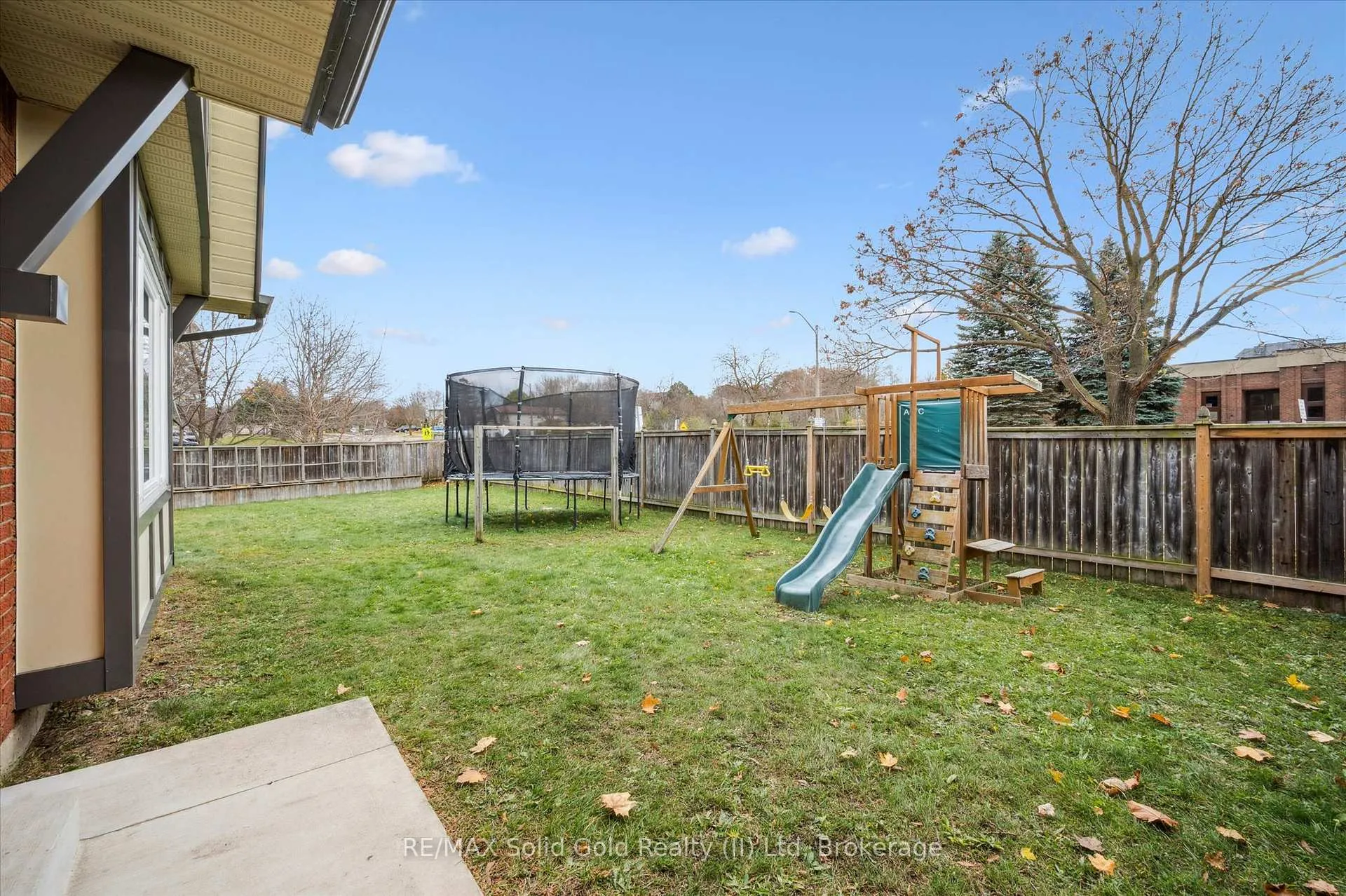 Photo 32 of 204 Country Hill Drive, Kitchener — HOMEH