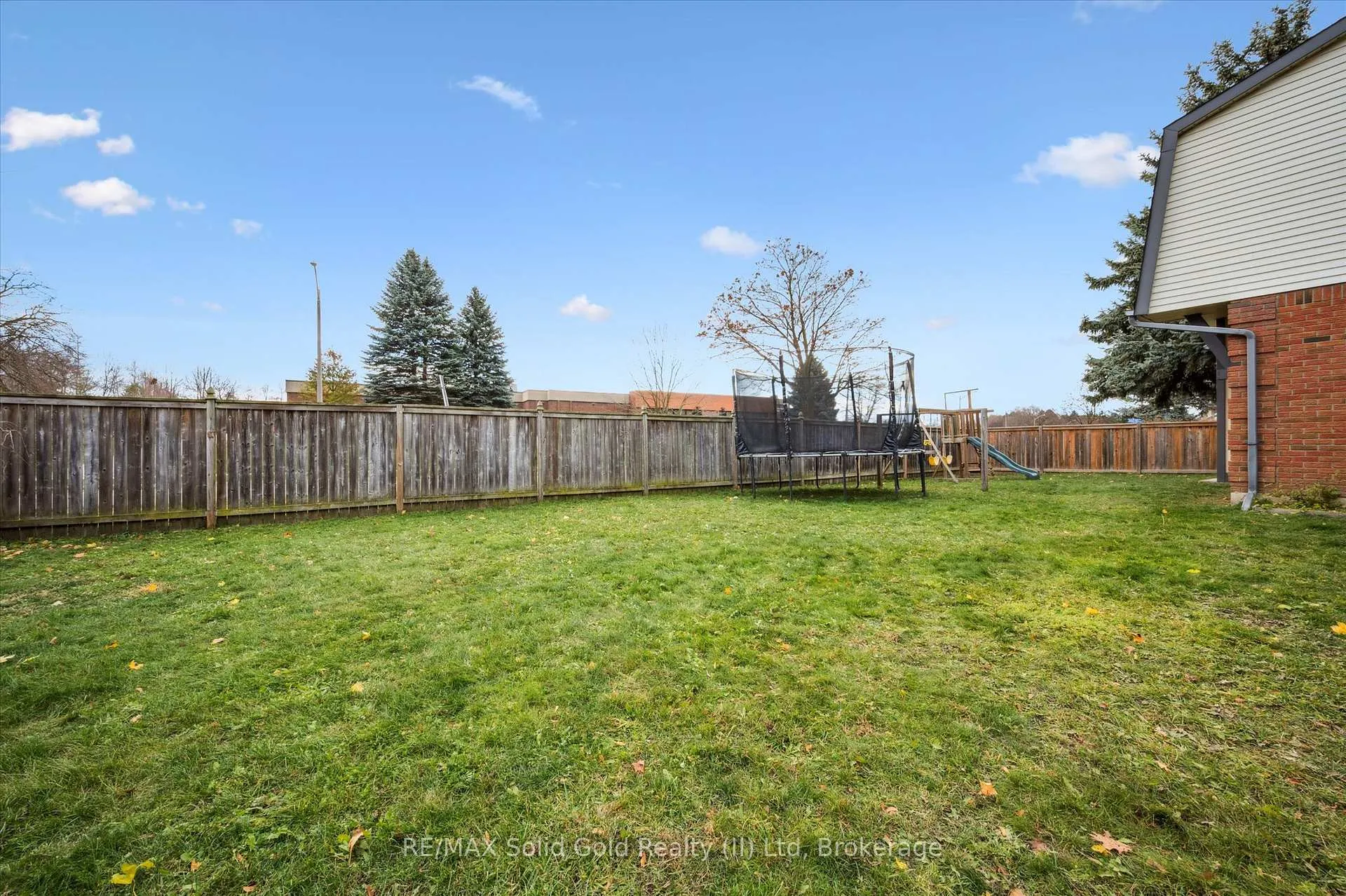 Photo 33 of 204 Country Hill Drive, Kitchener — HOMEH