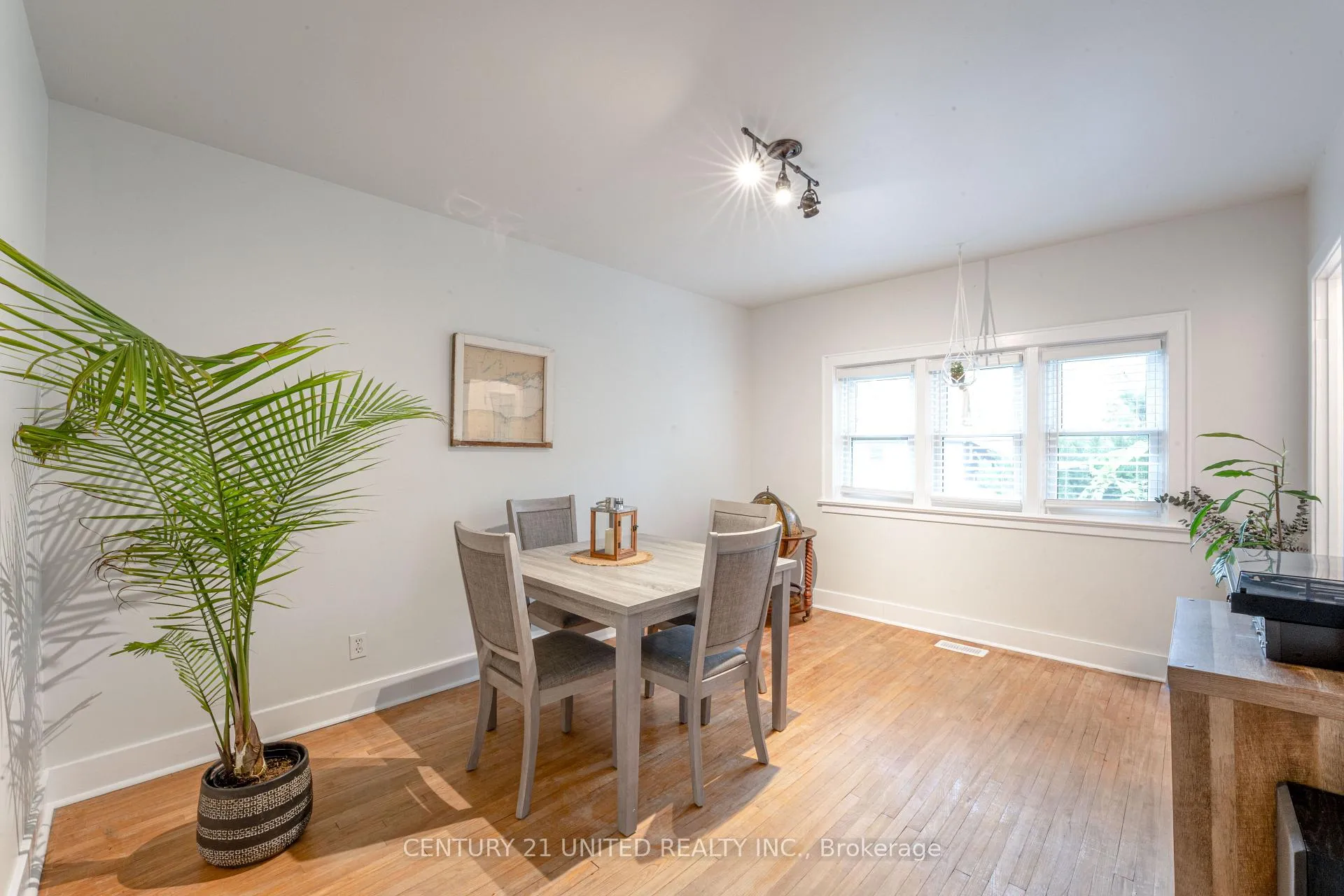 Photo 5 of 273 Bennet Street, Peterborough, Northcrest Ward 5 — HOMEH