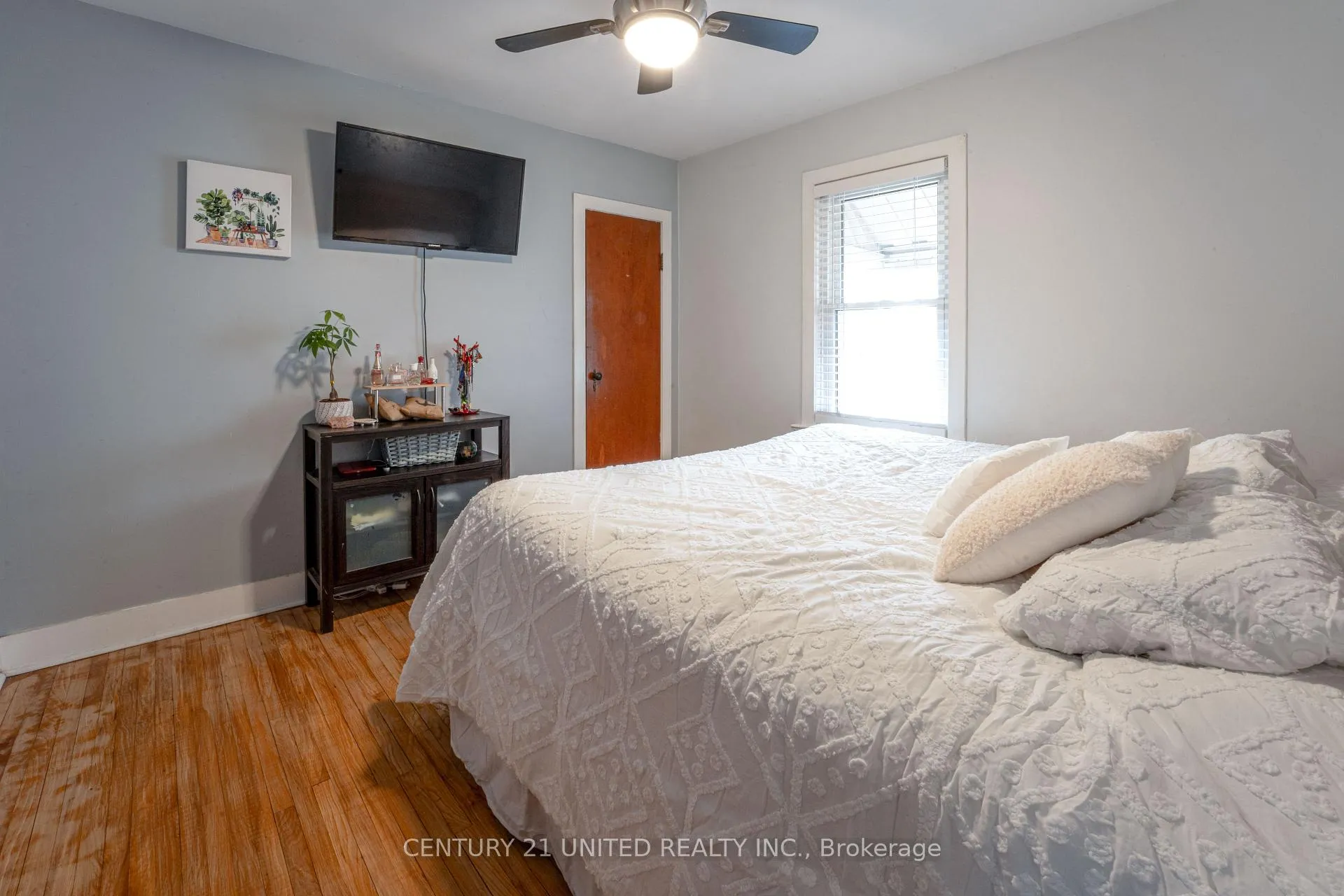 Photo 10 of 273 Bennet Street, Peterborough, Northcrest Ward 5 — HOMEH