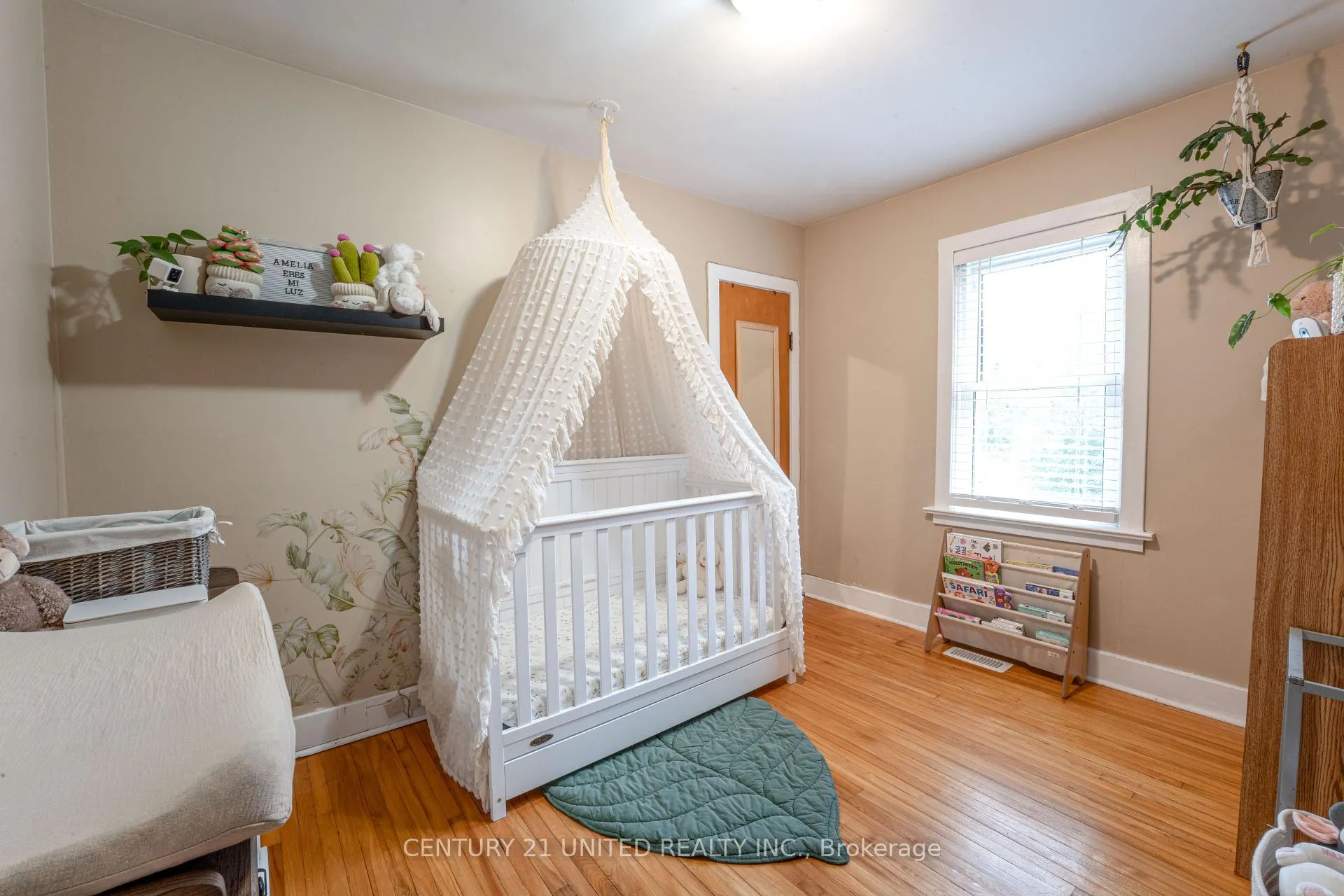 Photo 11 of 273 Bennet Street, Peterborough, Northcrest Ward 5 — HOMEH