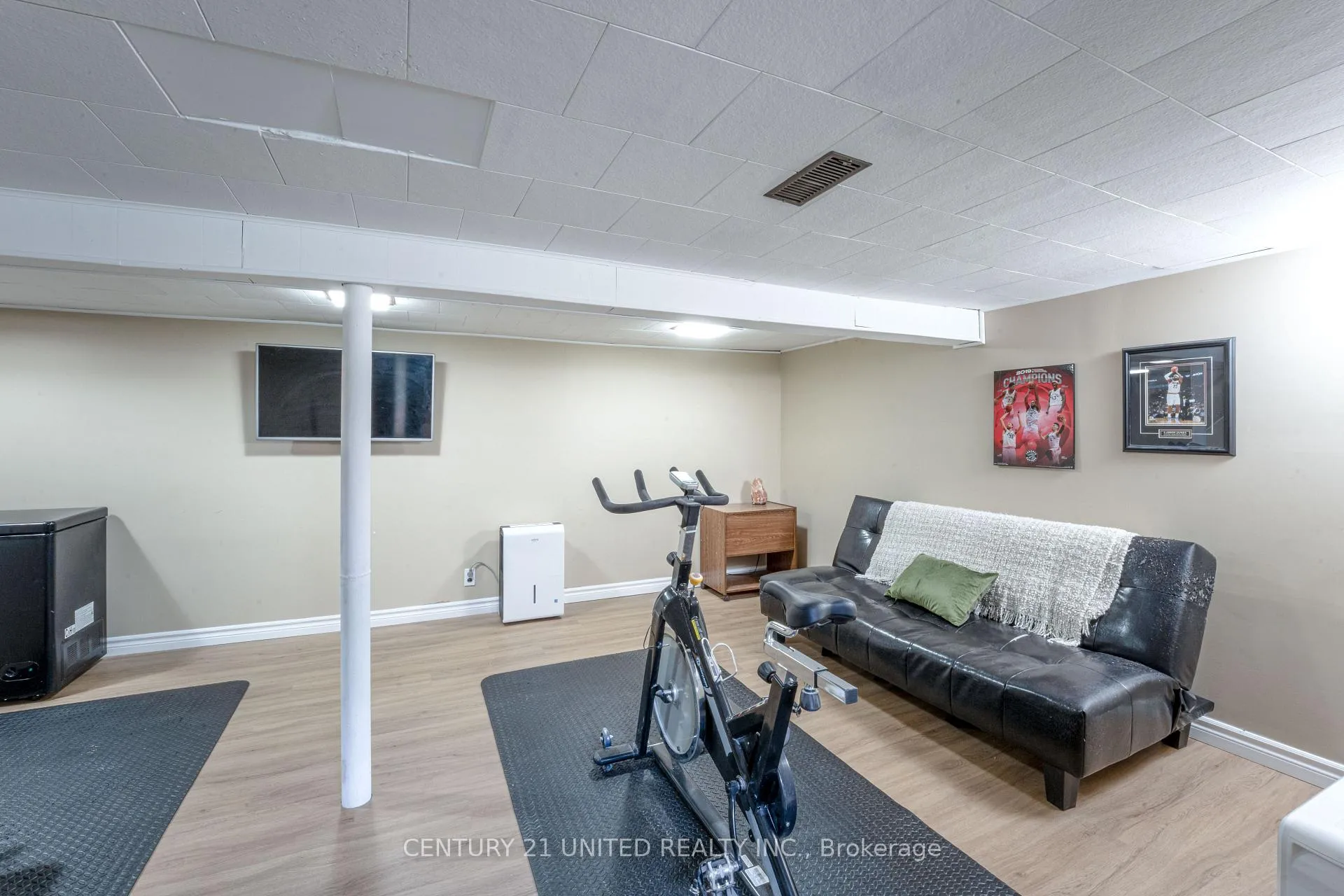 Photo 15 of 273 Bennet Street, Peterborough, Northcrest Ward 5 — HOMEH