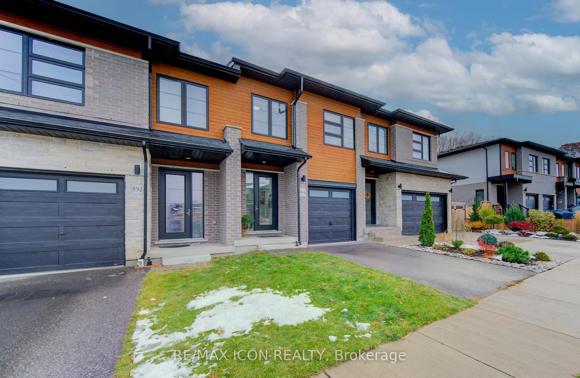 Photo 1 of 894 Robert Ferrie Drive, Kitchener — HOMEH