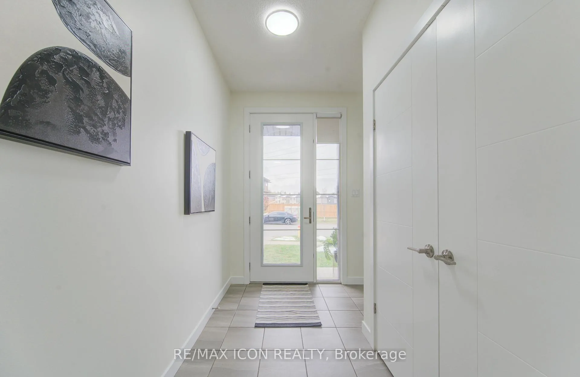 Photo 4 of 894 Robert Ferrie Drive, Kitchener — HOMEH
