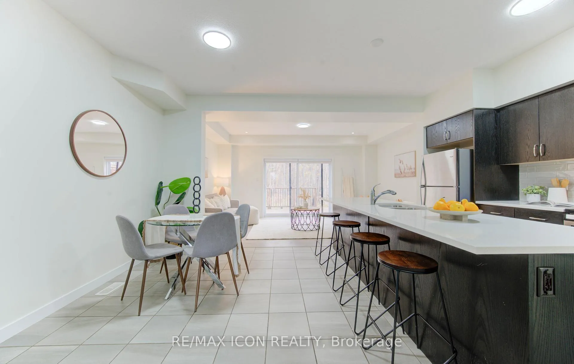 Photo 5 of 894 Robert Ferrie Drive, Kitchener — HOMEH