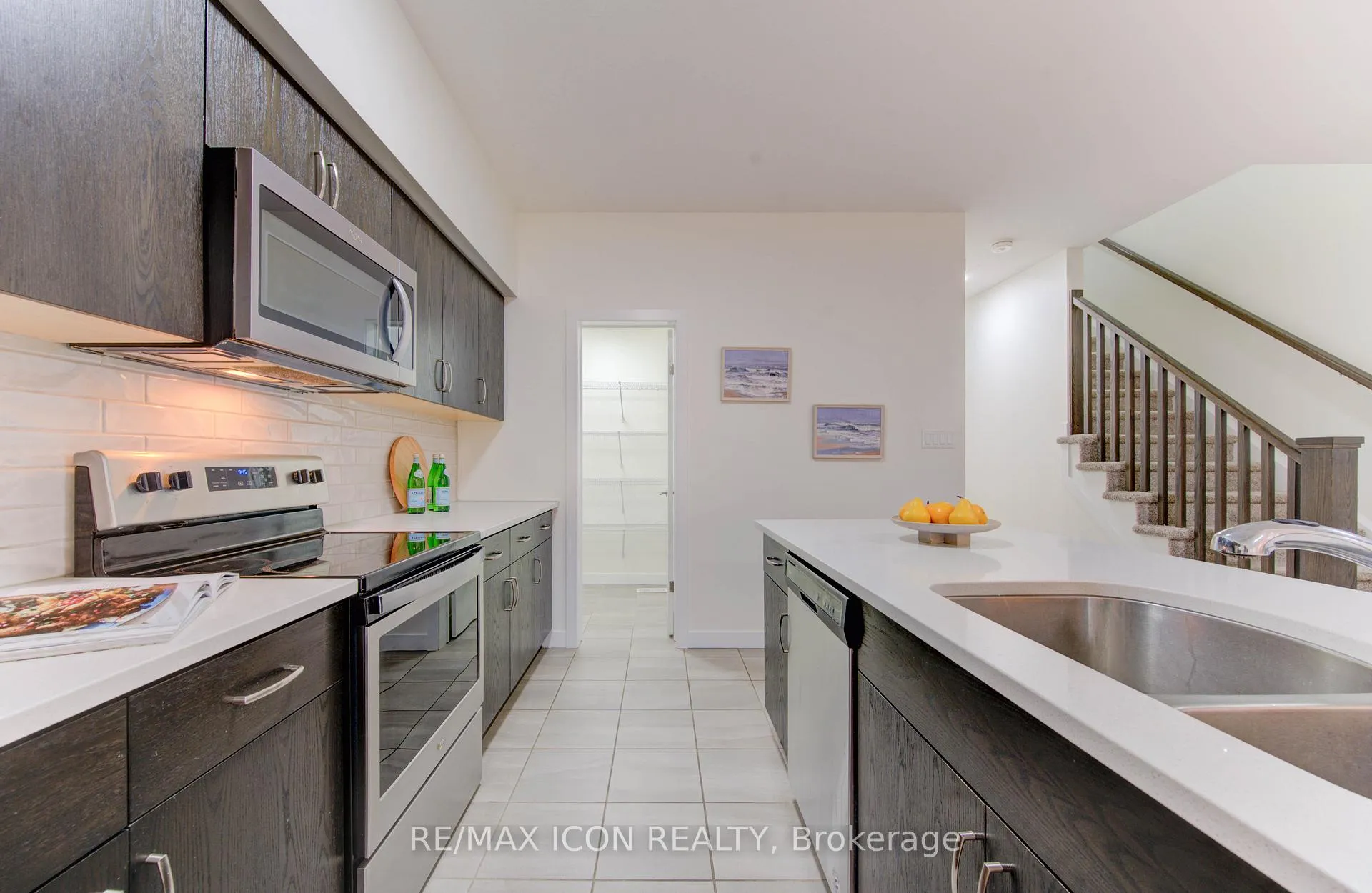 Photo 7 of 894 Robert Ferrie Drive, Kitchener — HOMEH