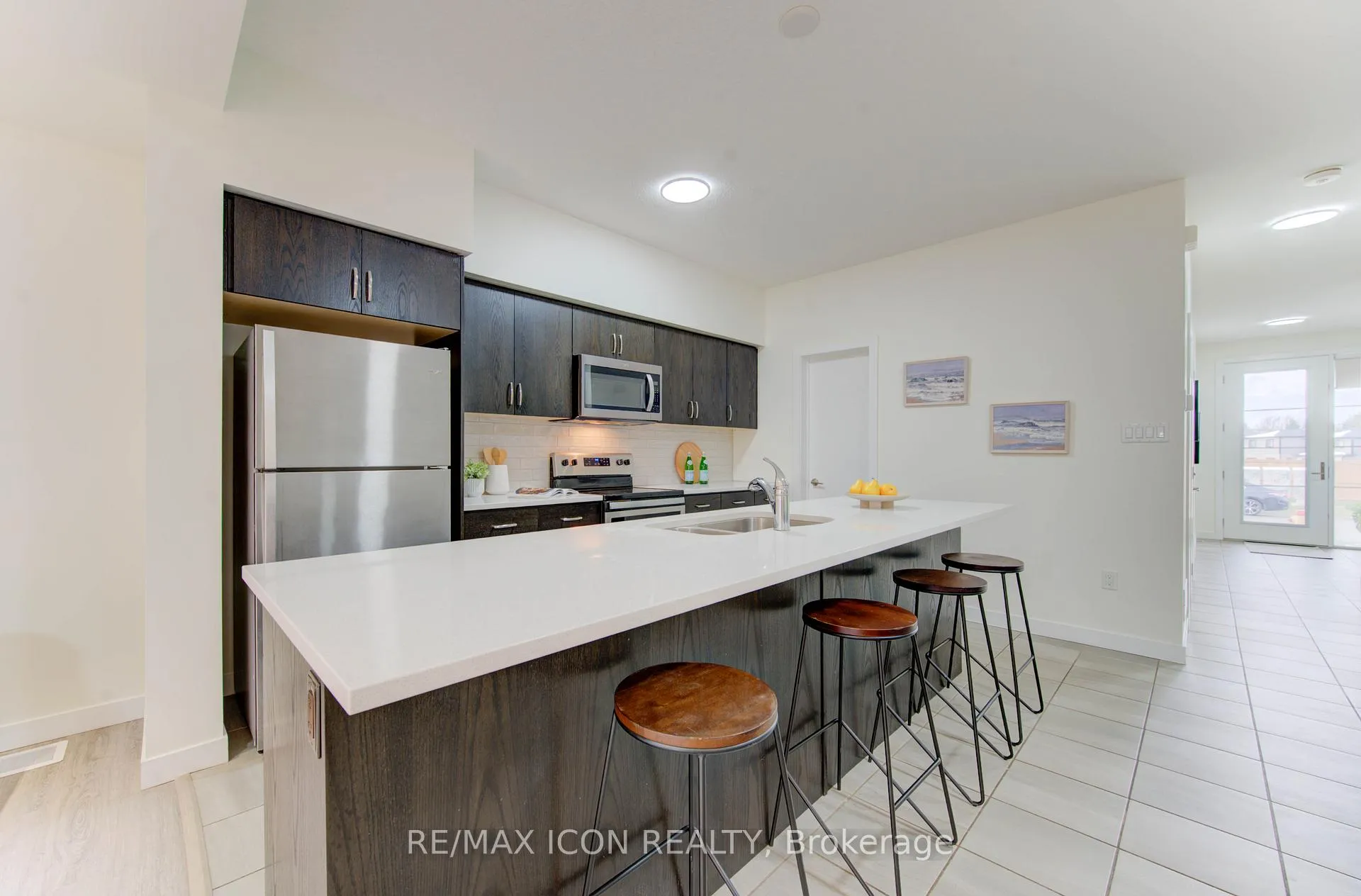 Photo 9 of 894 Robert Ferrie Drive, Kitchener — HOMEH