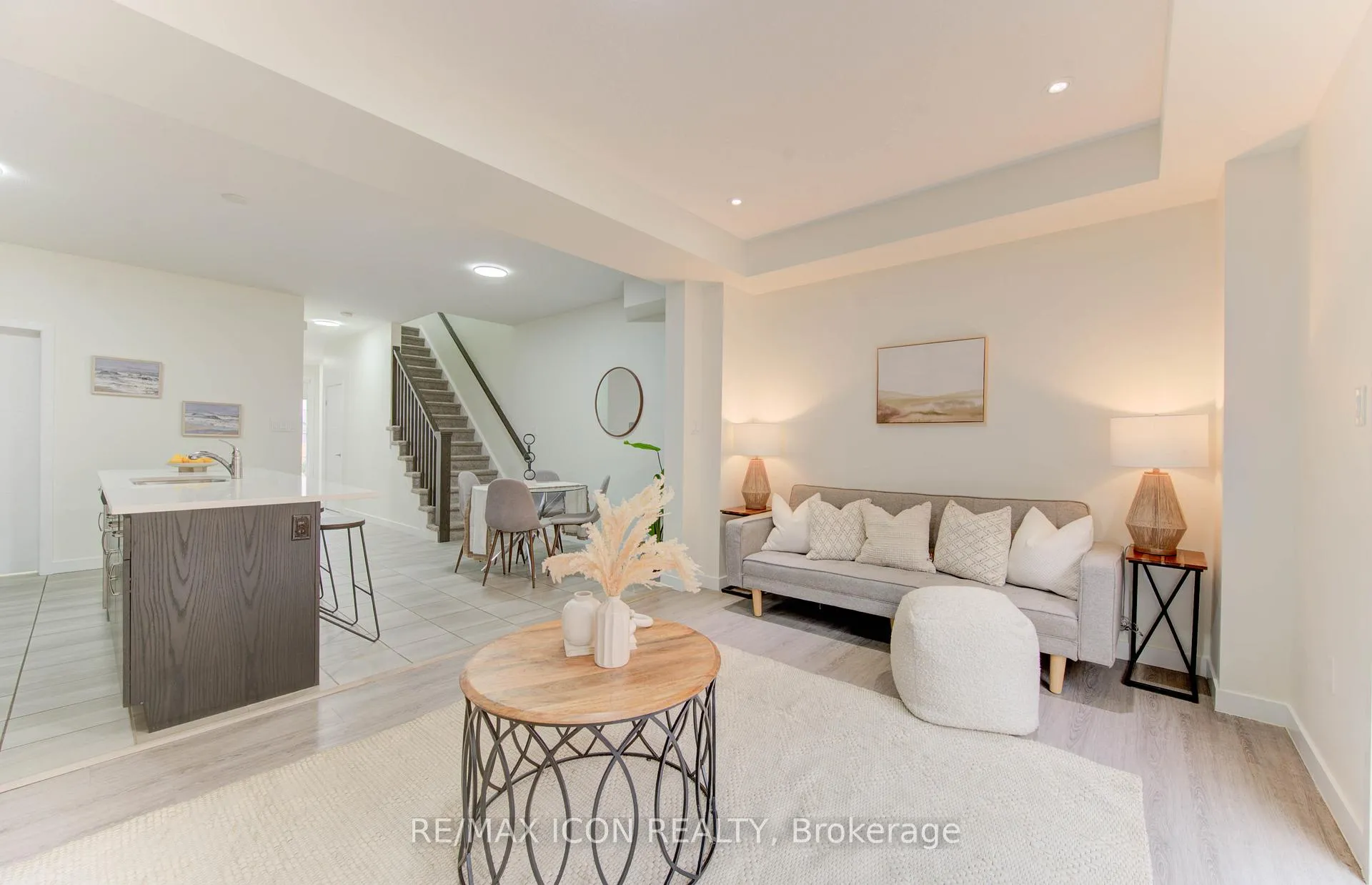 Photo 13 of 894 Robert Ferrie Drive, Kitchener — HOMEH
