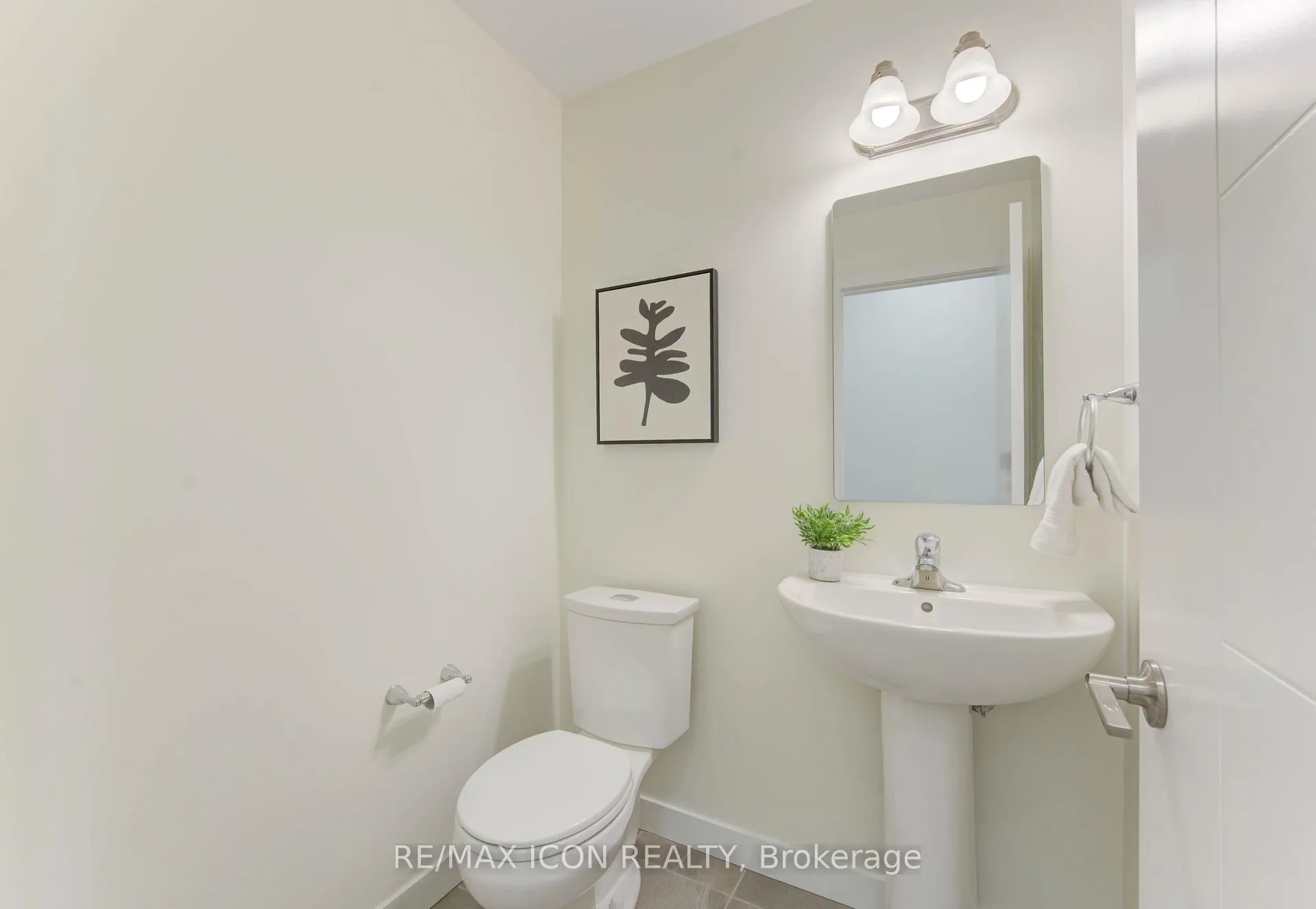Photo 16 of 894 Robert Ferrie Drive, Kitchener — HOMEH